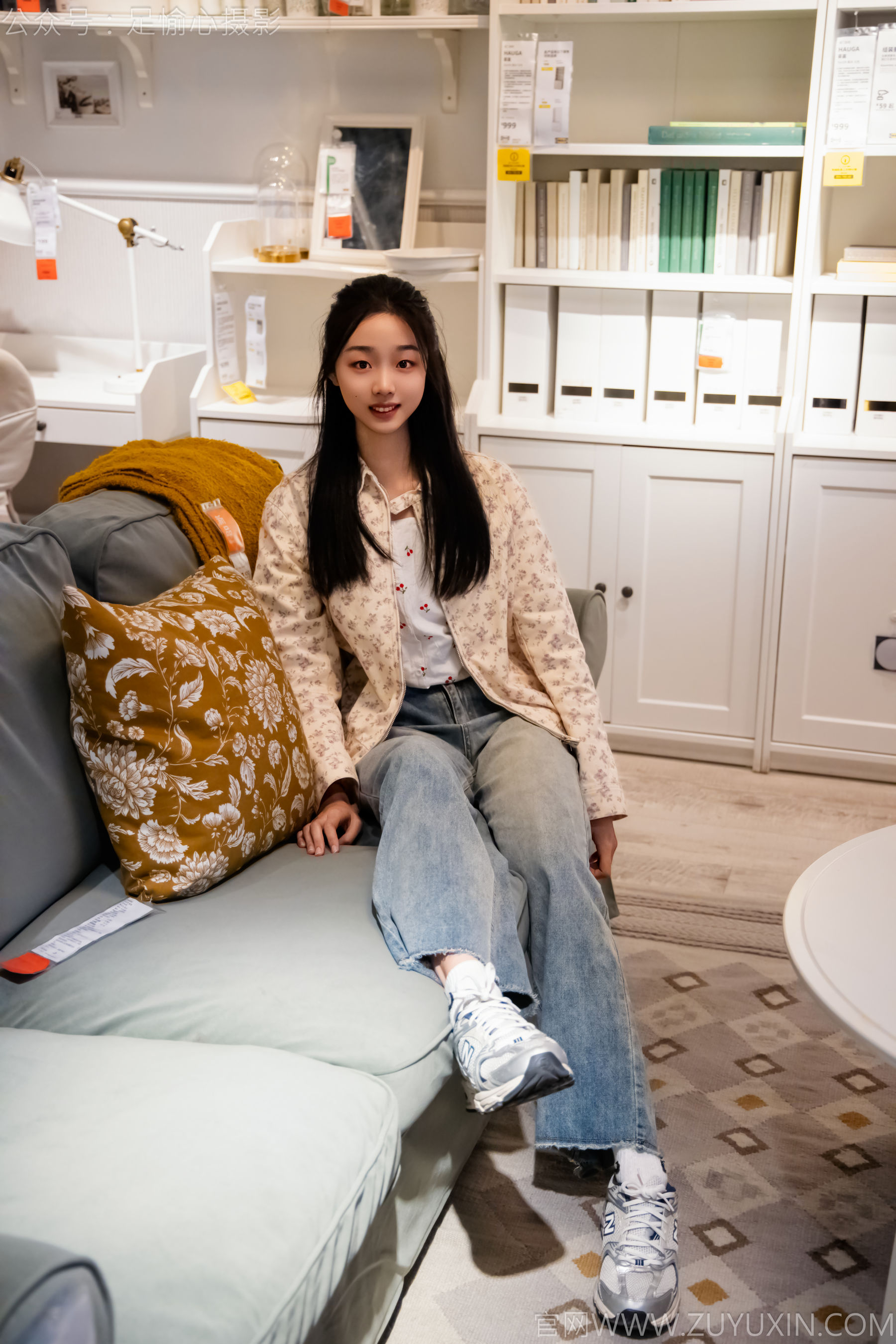 足愉心 No.012 奶芙 （搭配：碎花衬衫、牛仔长裤、运动鞋、白色棉袜、裸足）