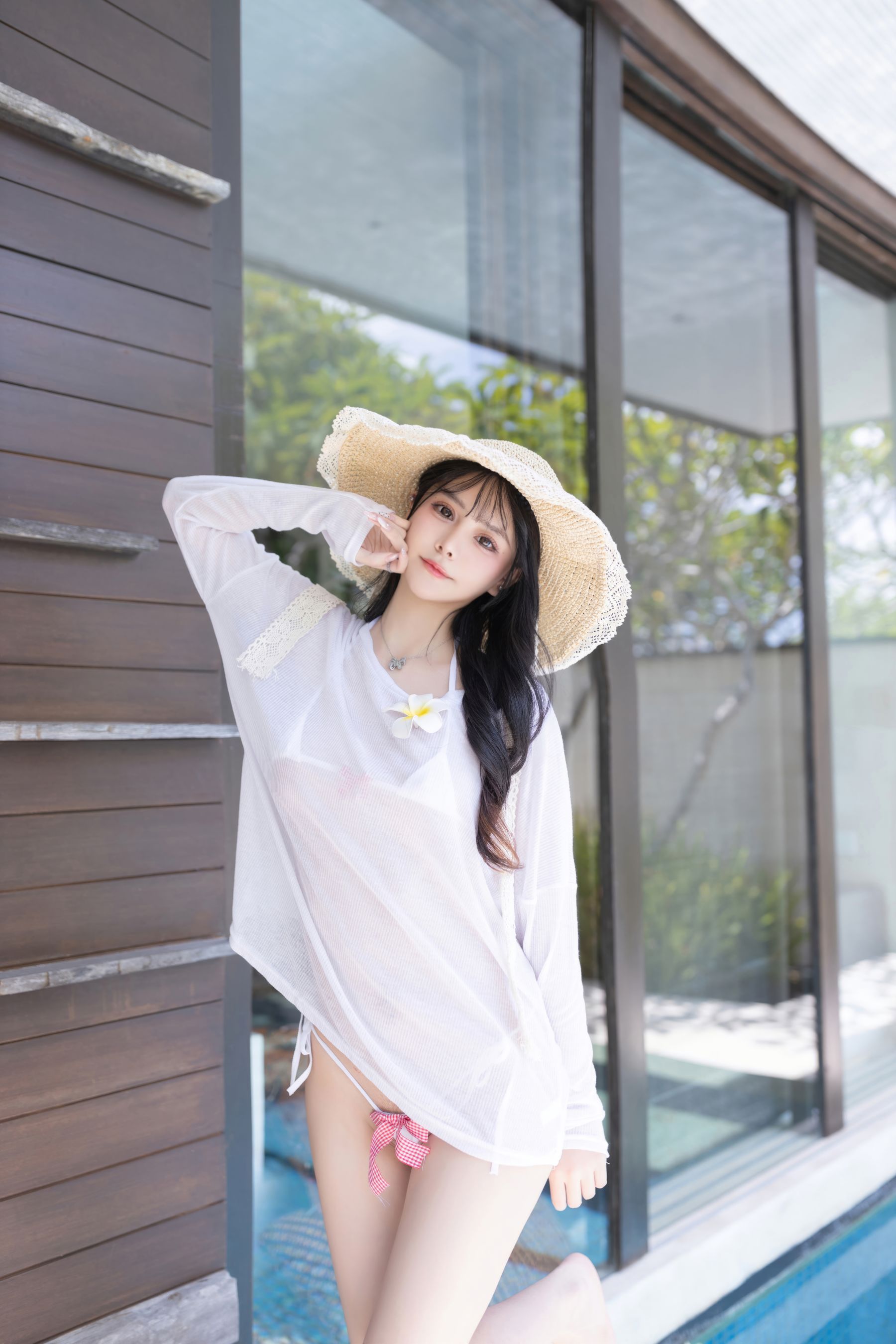 谢小蒽 白色泳装写真