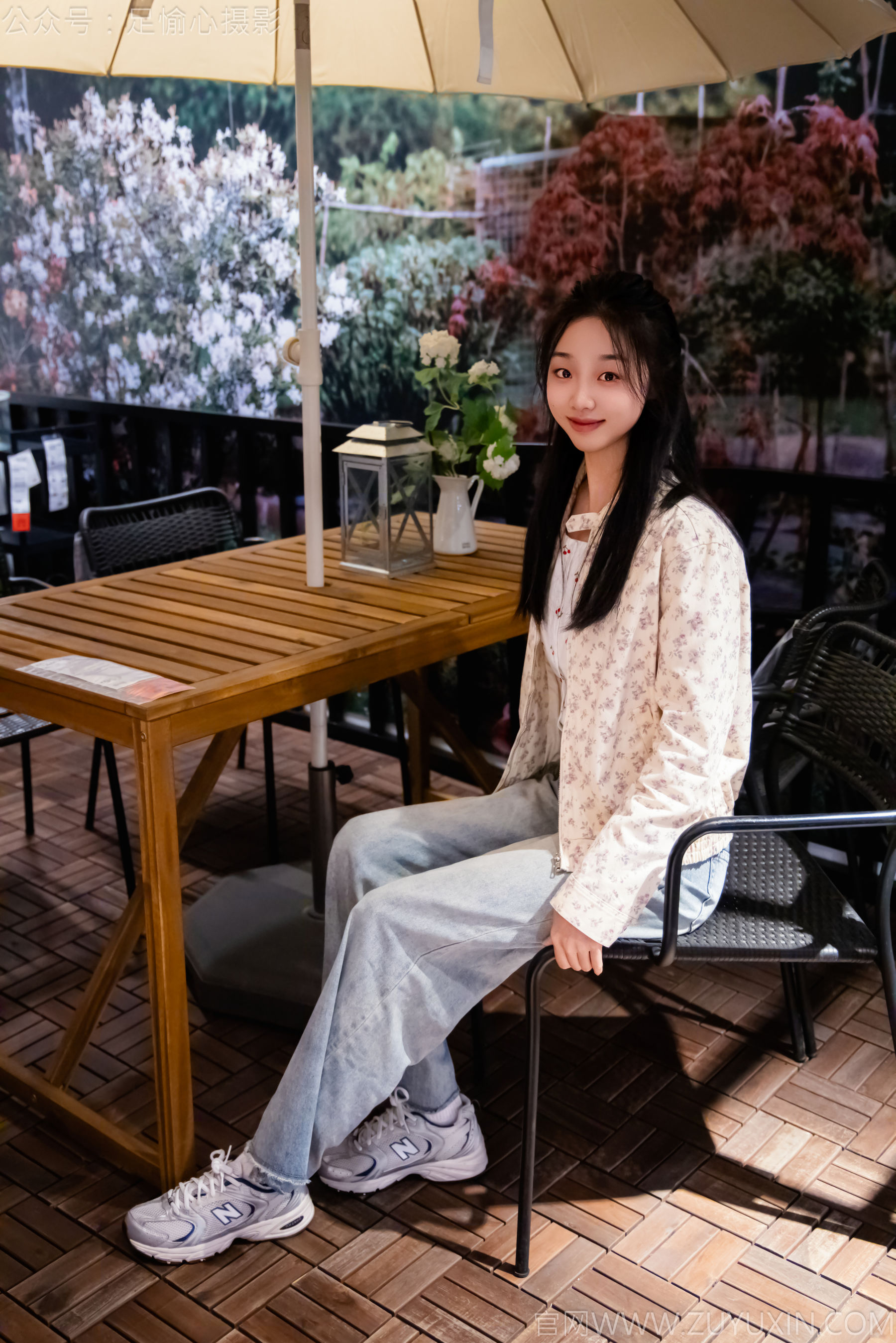 足愉心 No.012 奶芙 （搭配：碎花衬衫、牛仔长裤、运动鞋、白色棉袜、裸足）