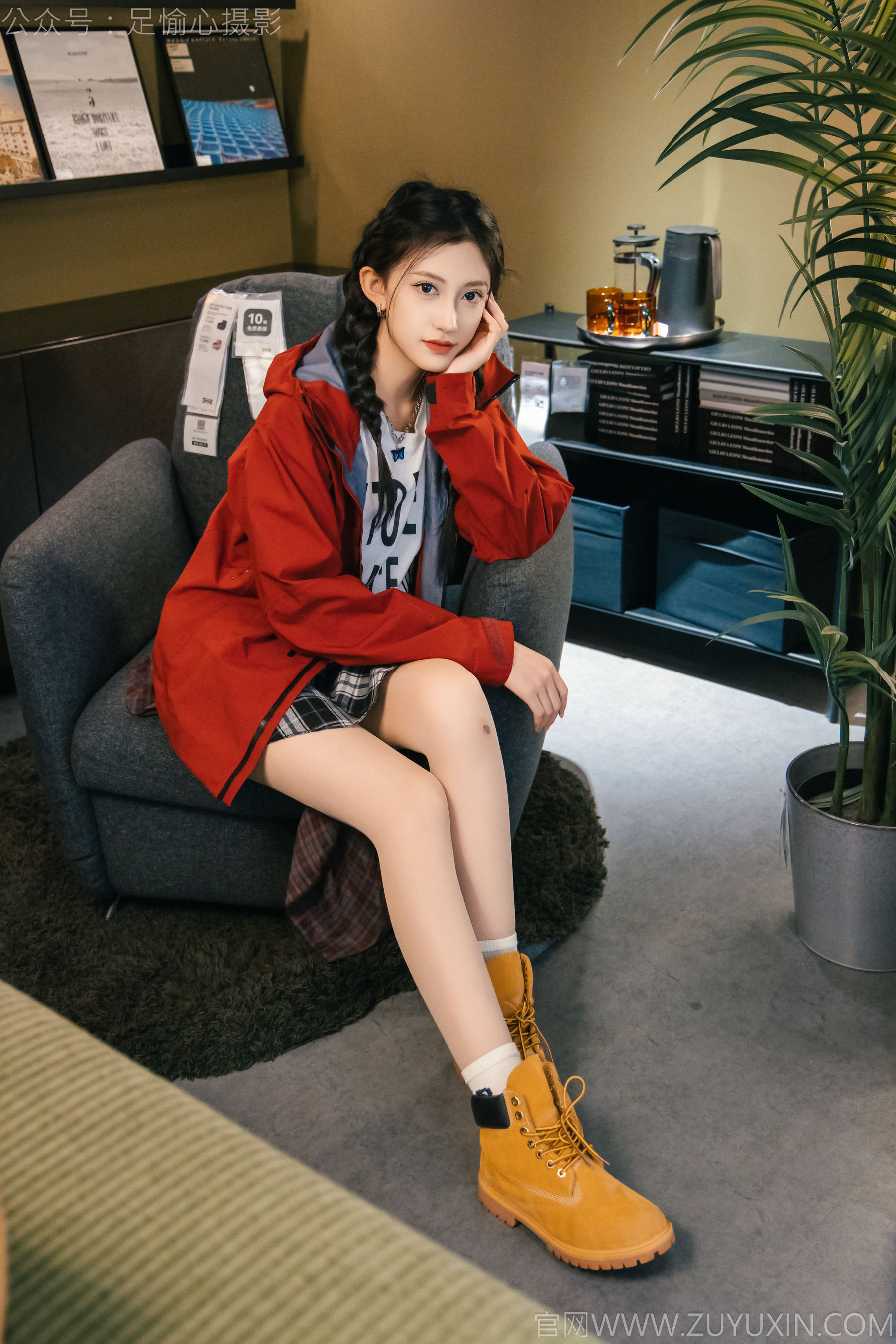 足愉心 No.015 可乐 （搭配：红色夹克、白T、短裙、马丁靴、肉丝色袜、白棉袜）