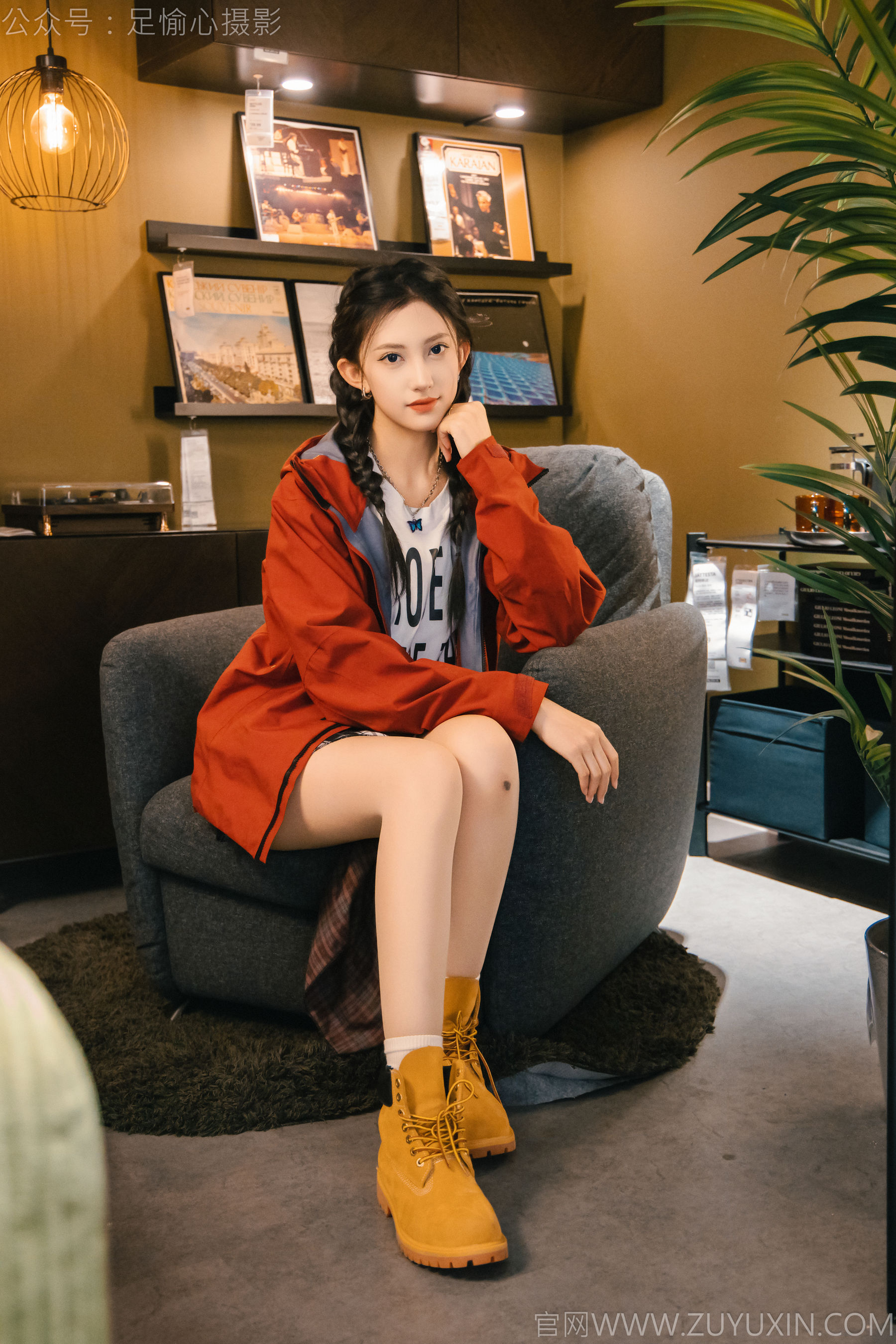 足愉心 No.015 可乐 （搭配：红色夹克、白T、短裙、马丁靴、肉丝色袜、白棉袜）