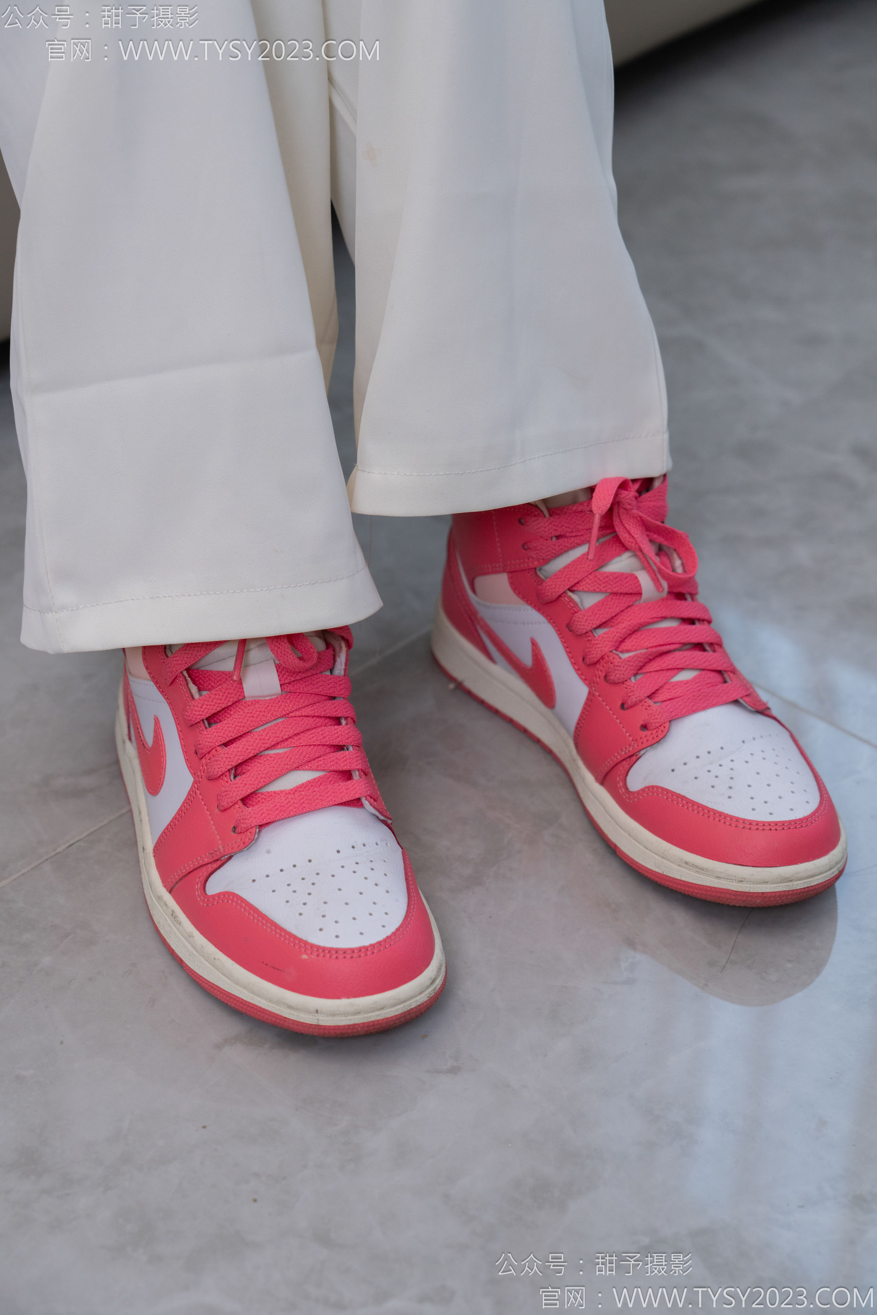 甜予摄影 No.124 梦梦 - 板鞋、白棉袜、裸足