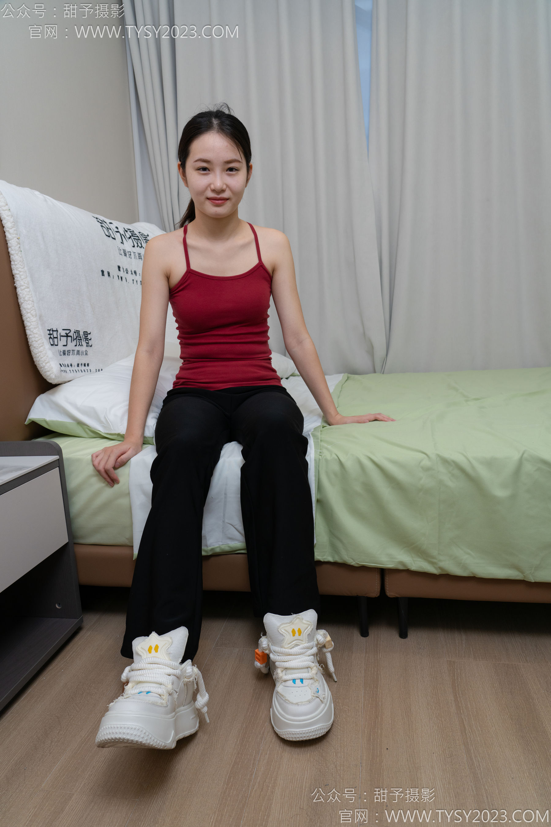 甜予摄影 No.135 思思 - 板鞋、白棉袜、裸足