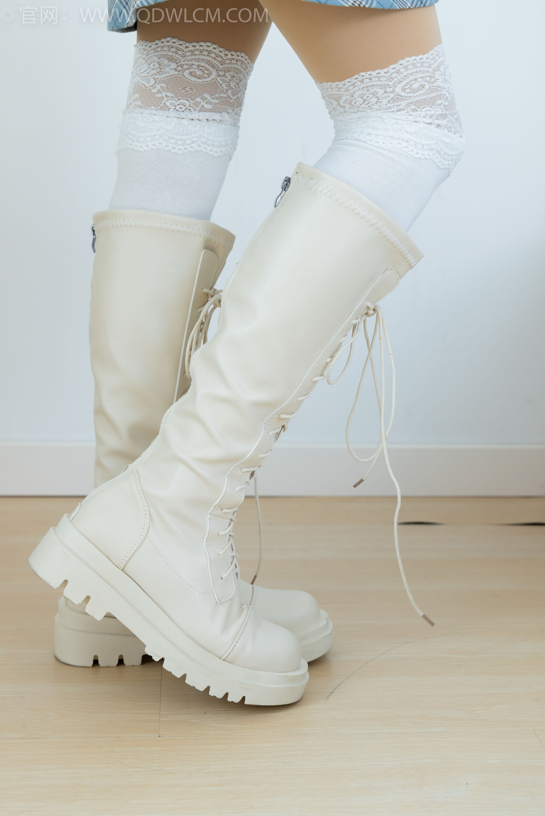 物恋传媒 No.2312 茯苓 - 长靴、过膝白棉袜、厚肉丝