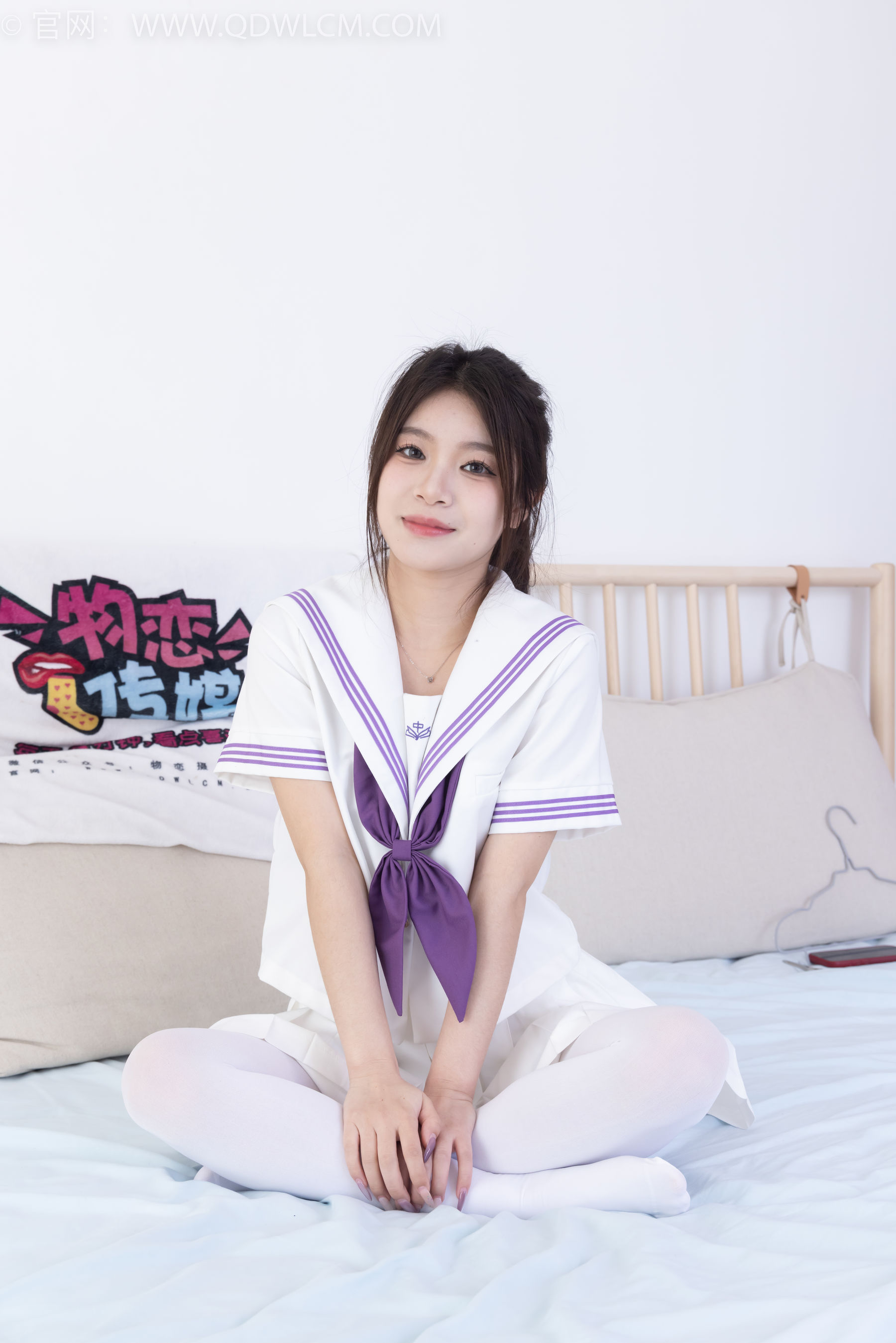 物恋传媒 No.2317 闪闪 - 板鞋、厚白丝、jk制服