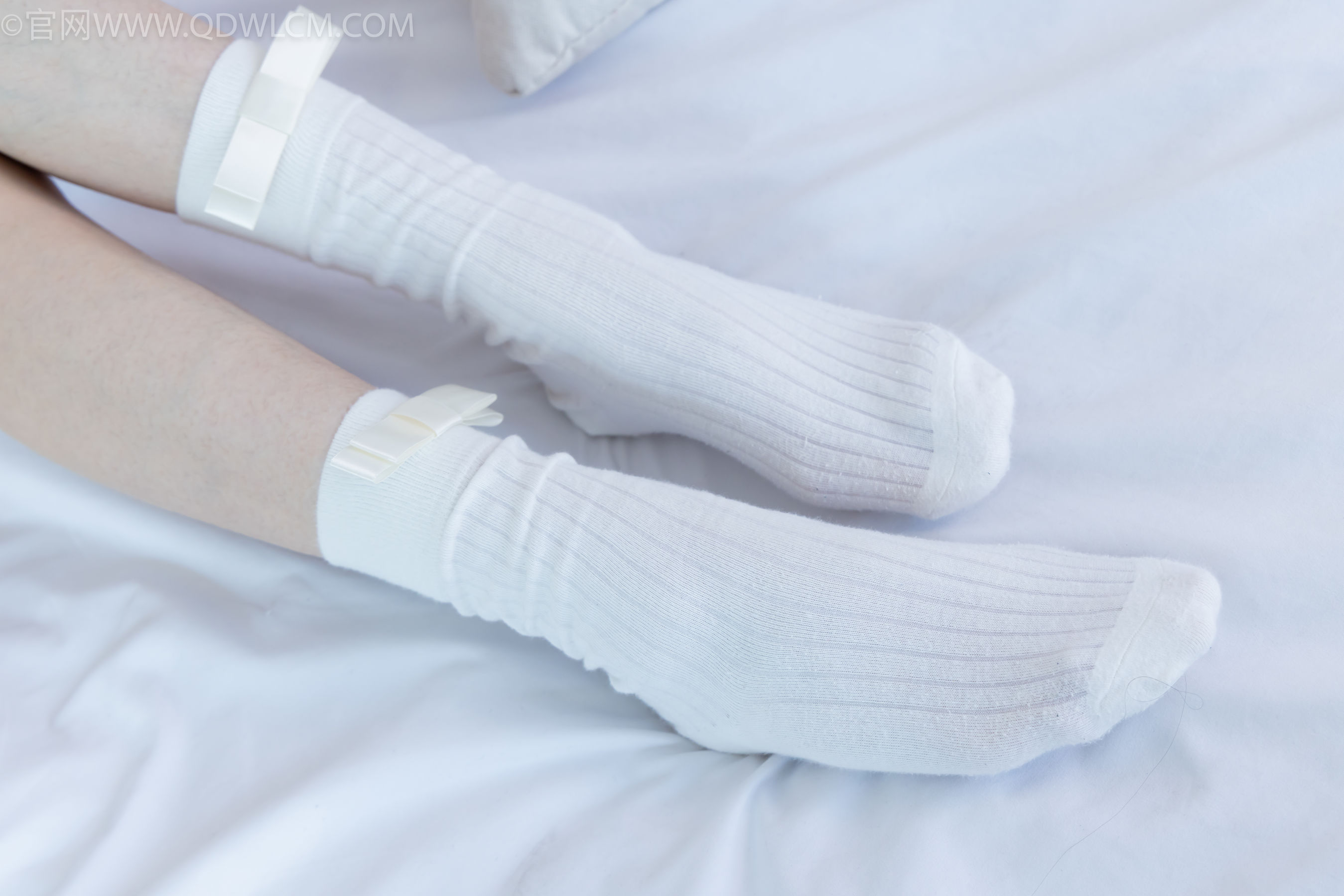 物恋传媒 No.2319 小左 - 帆布鞋、白棉袜、裸足