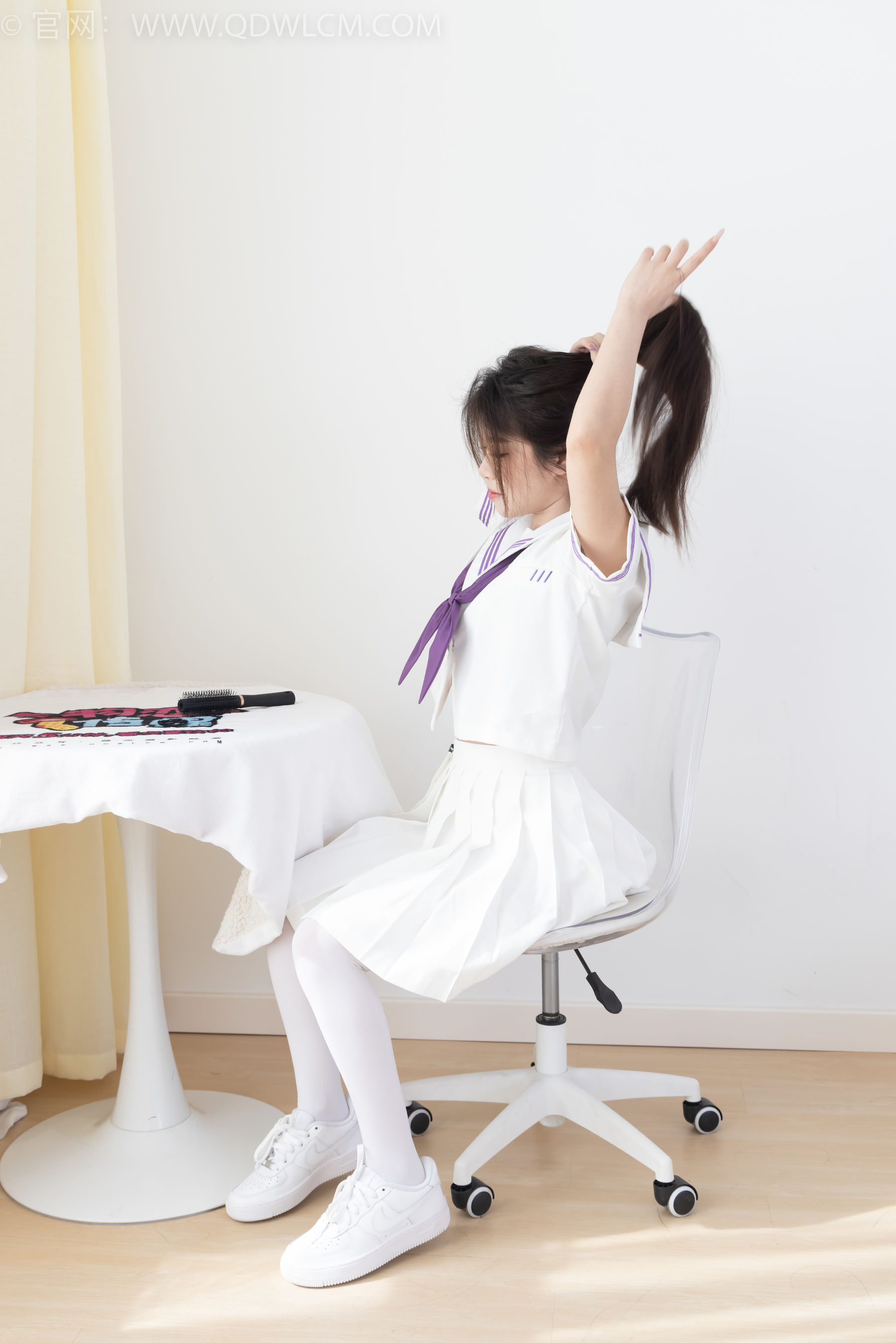 物恋传媒 No.2317 闪闪 - 板鞋、厚白丝、jk制服