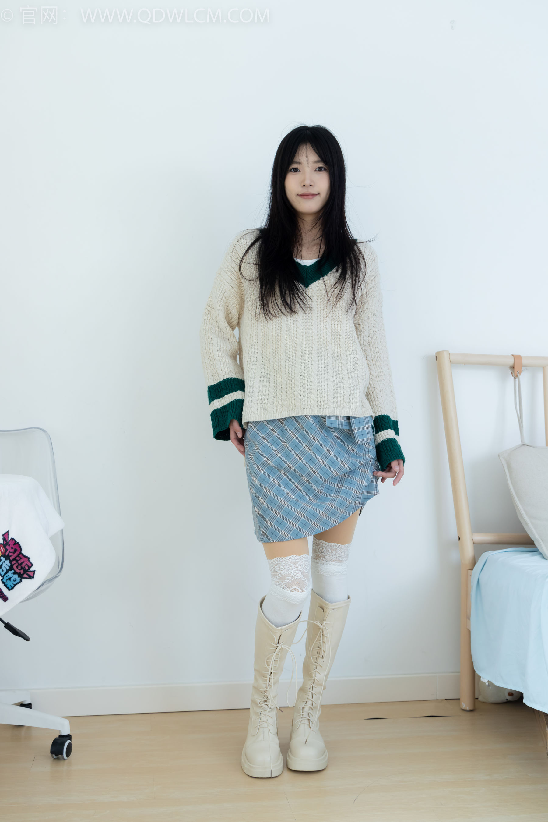 物恋传媒 No.2312 茯苓 - 长靴、过膝白棉袜、厚肉丝