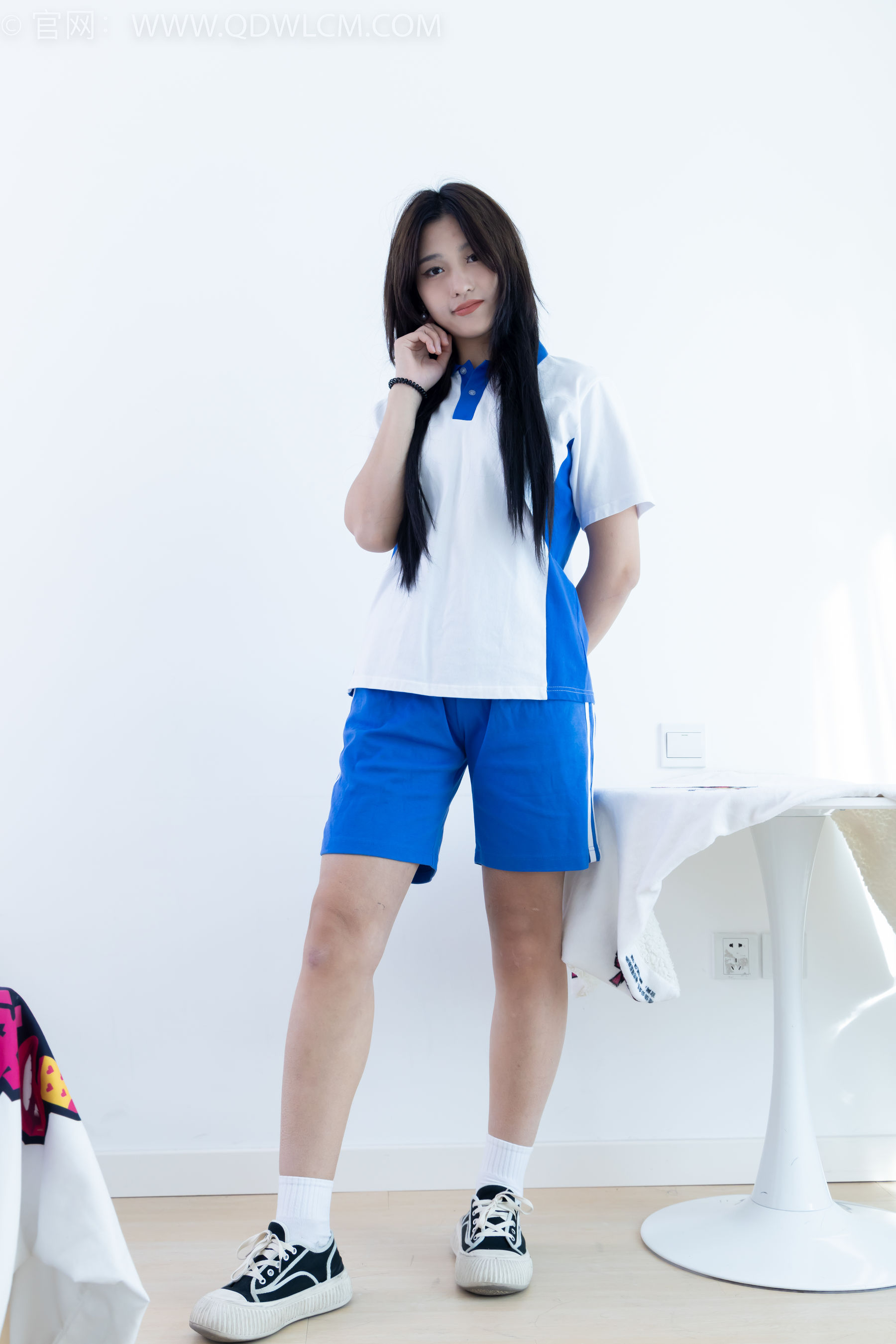 物恋传媒 No.2361 灰灰 - 校服、帆布鞋、白棉袜、裸足