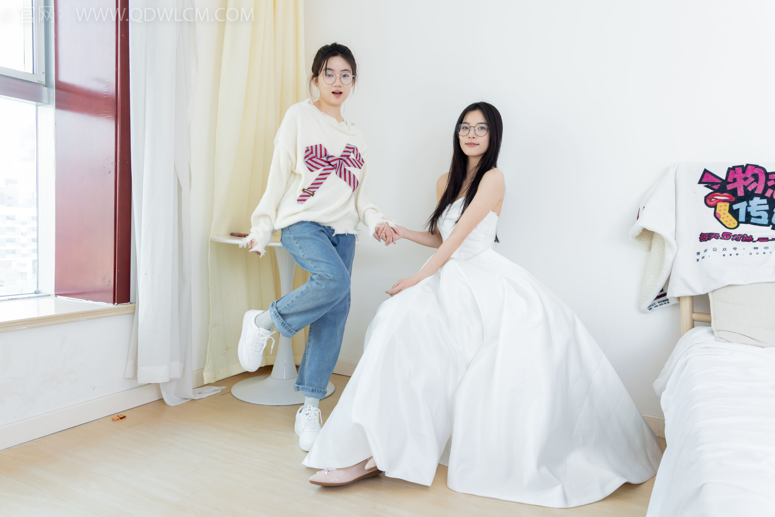 物恋传媒 No.2370 茯苓&欢欢 - 平底鞋、板鞋、厚肉丝、灰色棉袜、薄肉丝