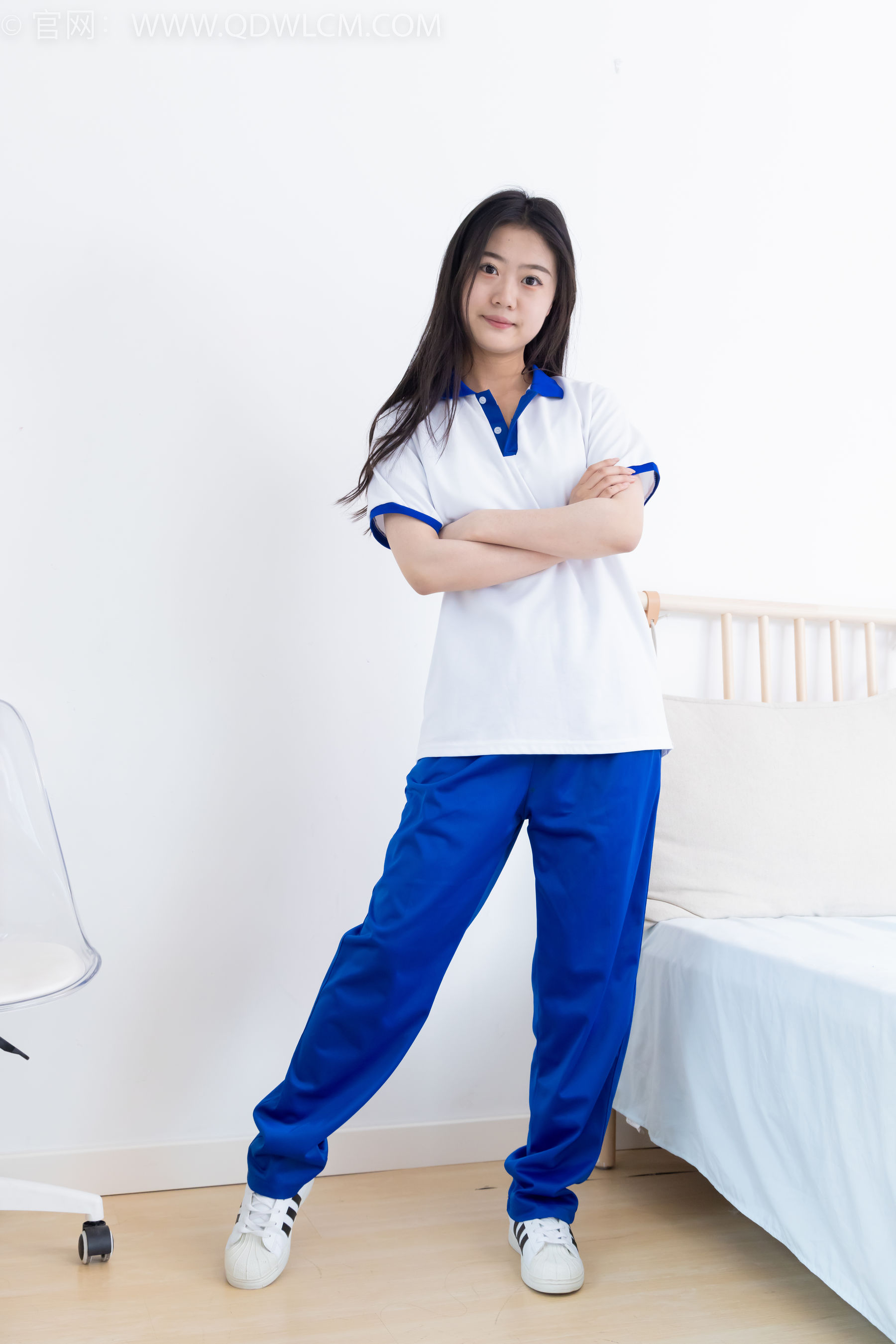 物恋传媒 No.2368 芋头 - 板鞋、白棉袜、裸足