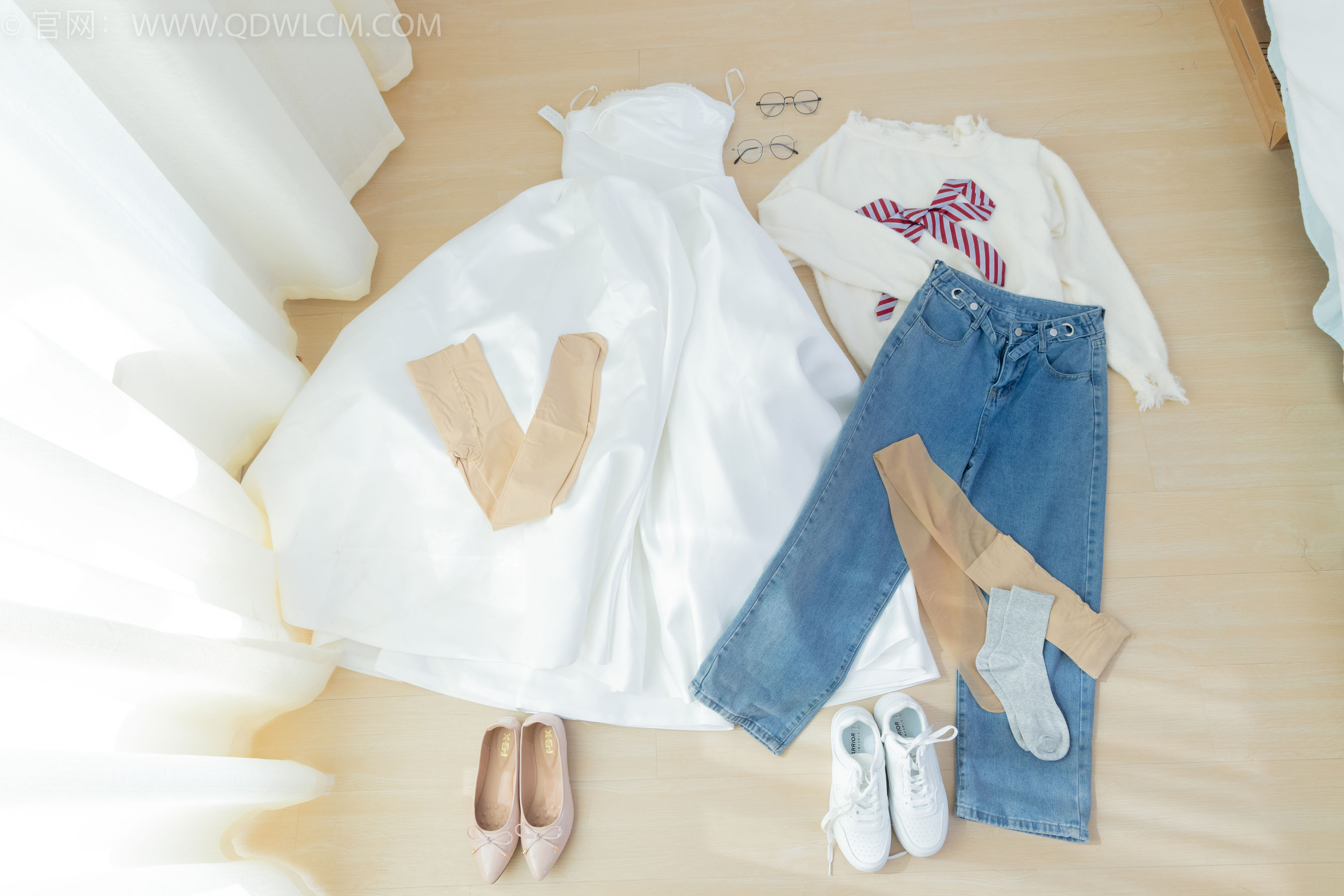 物恋传媒 No.2370 茯苓&欢欢 - 平底鞋、板鞋、厚肉丝、灰色棉袜、薄肉丝