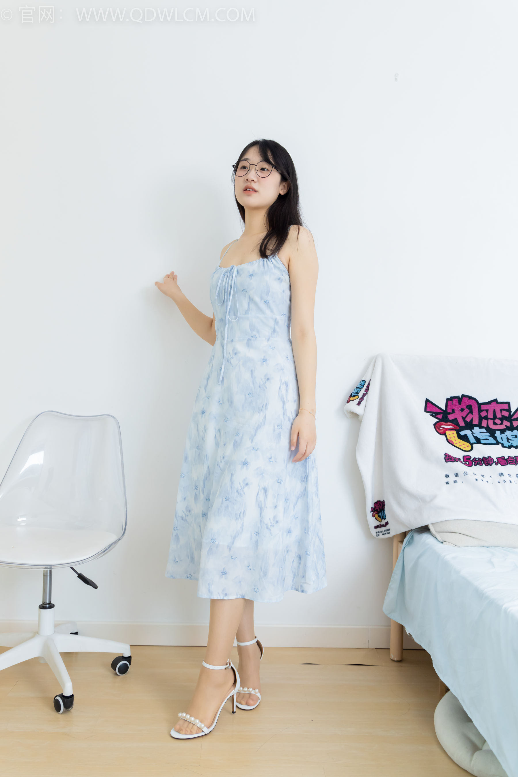 物恋传媒 No.2357 小椿 - 高跟凉鞋、肉丝