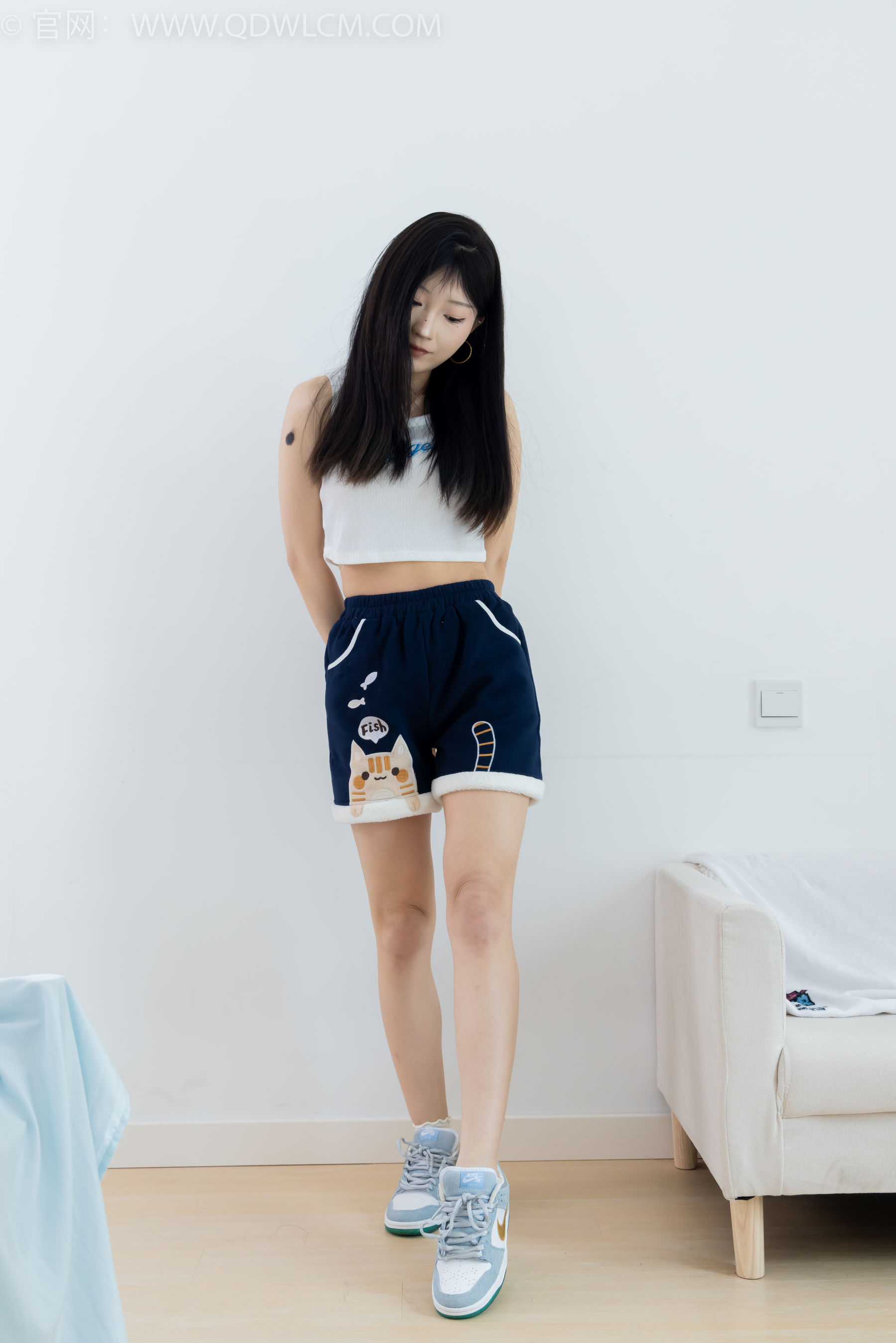 物恋传媒 No.2341 嘟嘟 - 板鞋、白棉袜、裸足、裸足涂精油