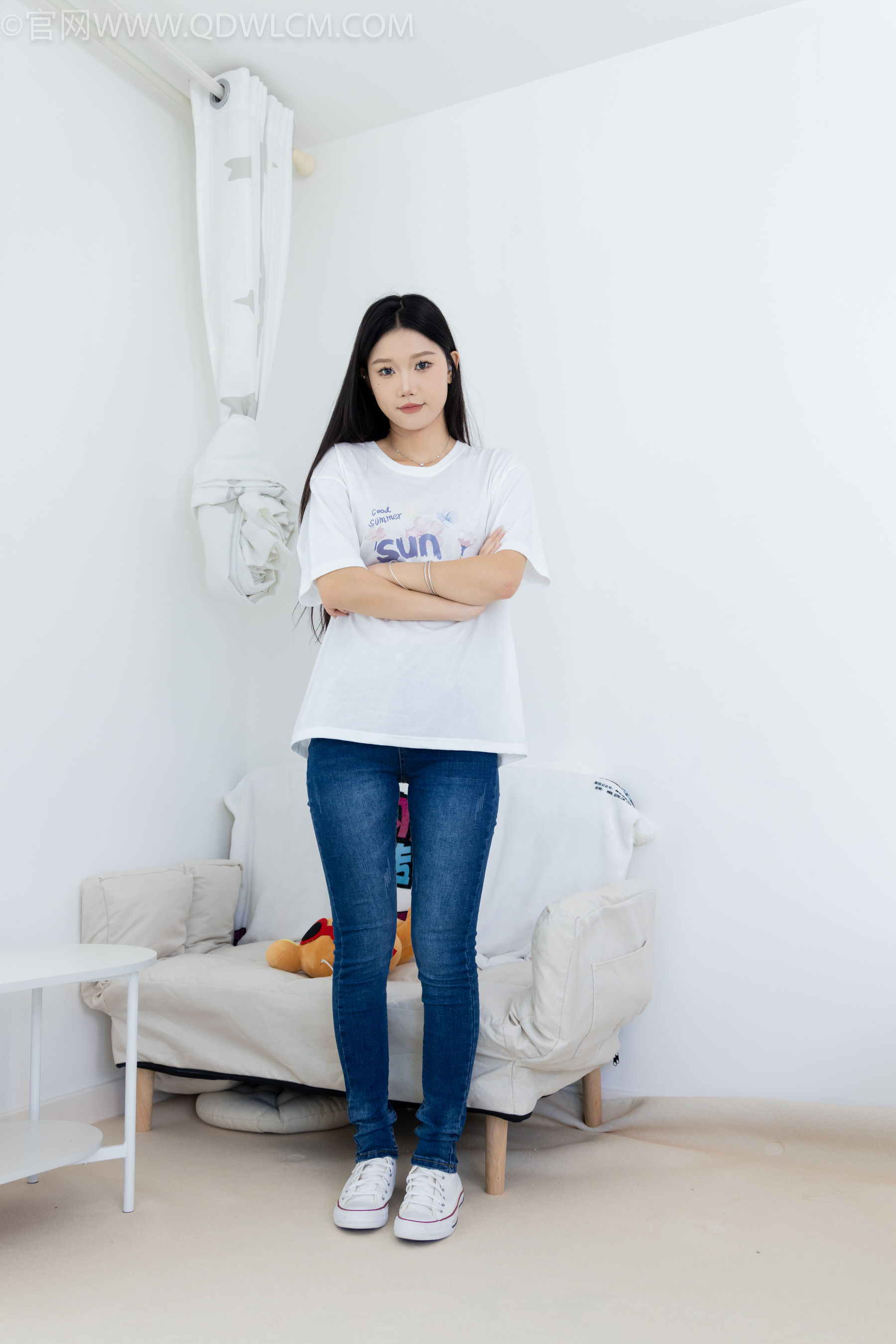 物恋传媒 No.2329 小竹 - 帆布鞋、白船袜、肚子疼揉肚子剧情