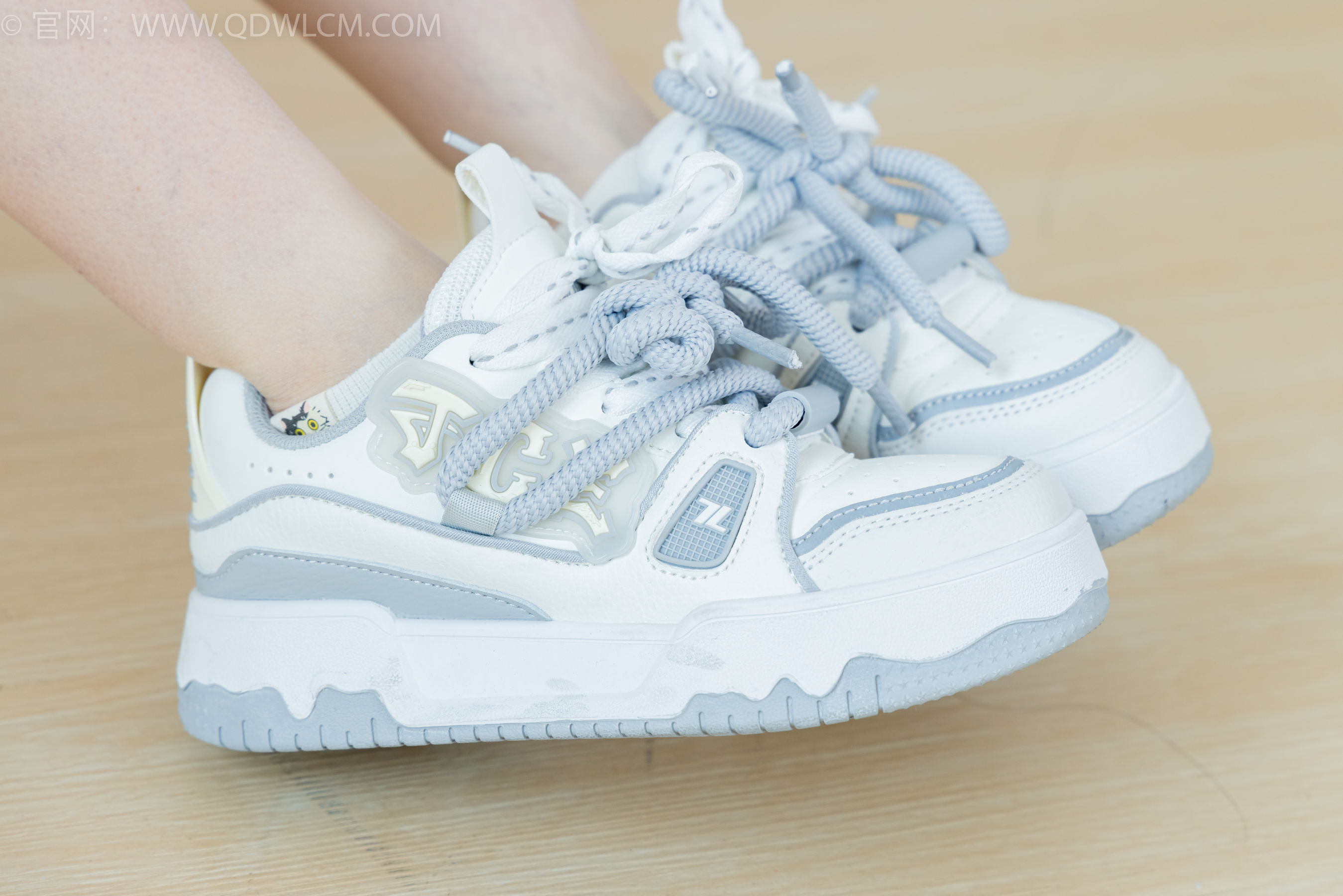 物恋传媒 No.2348 小曦 - 板鞋、白棉袜、裸足