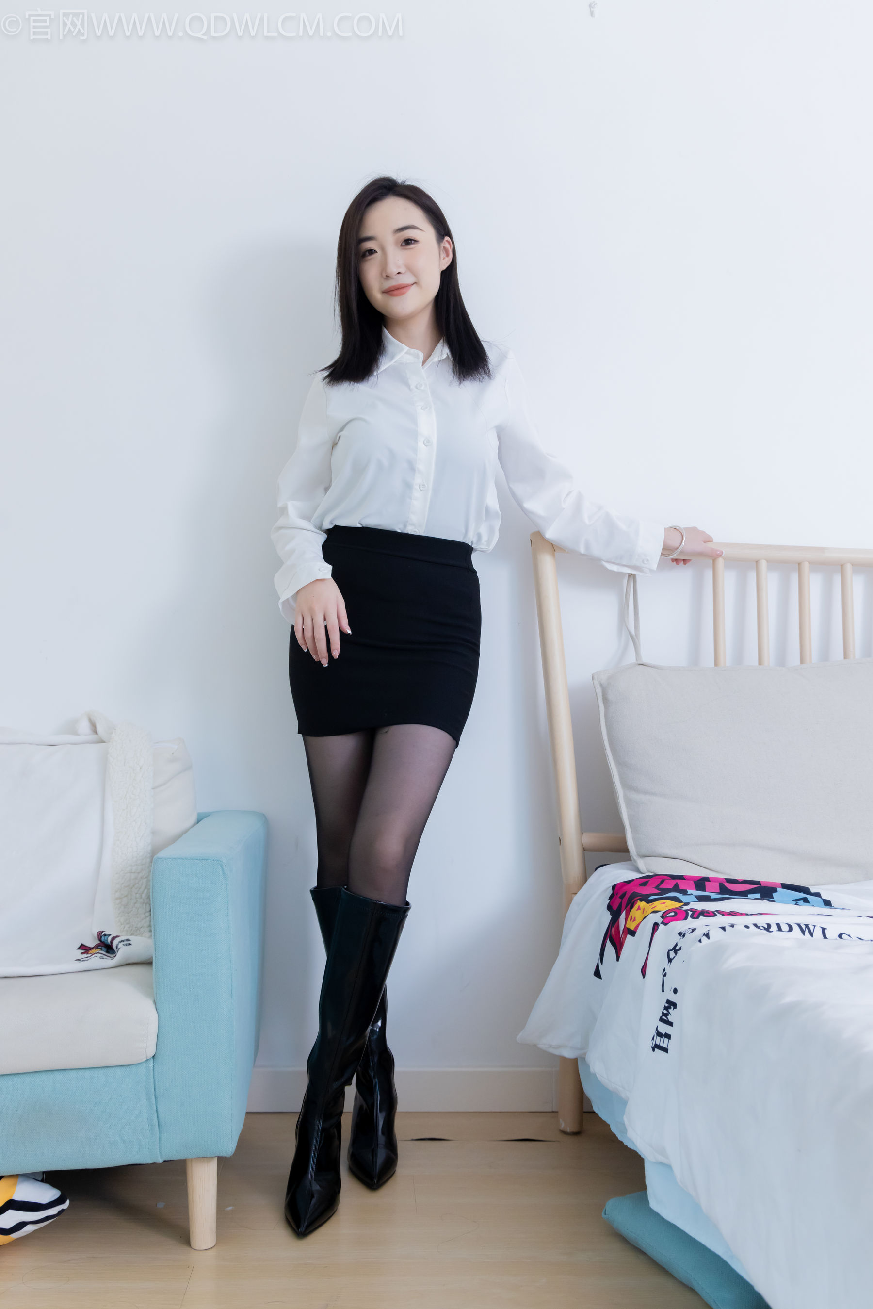 物恋传媒 No.2333 恬恬 - 长靴、薄黑丝、长靴