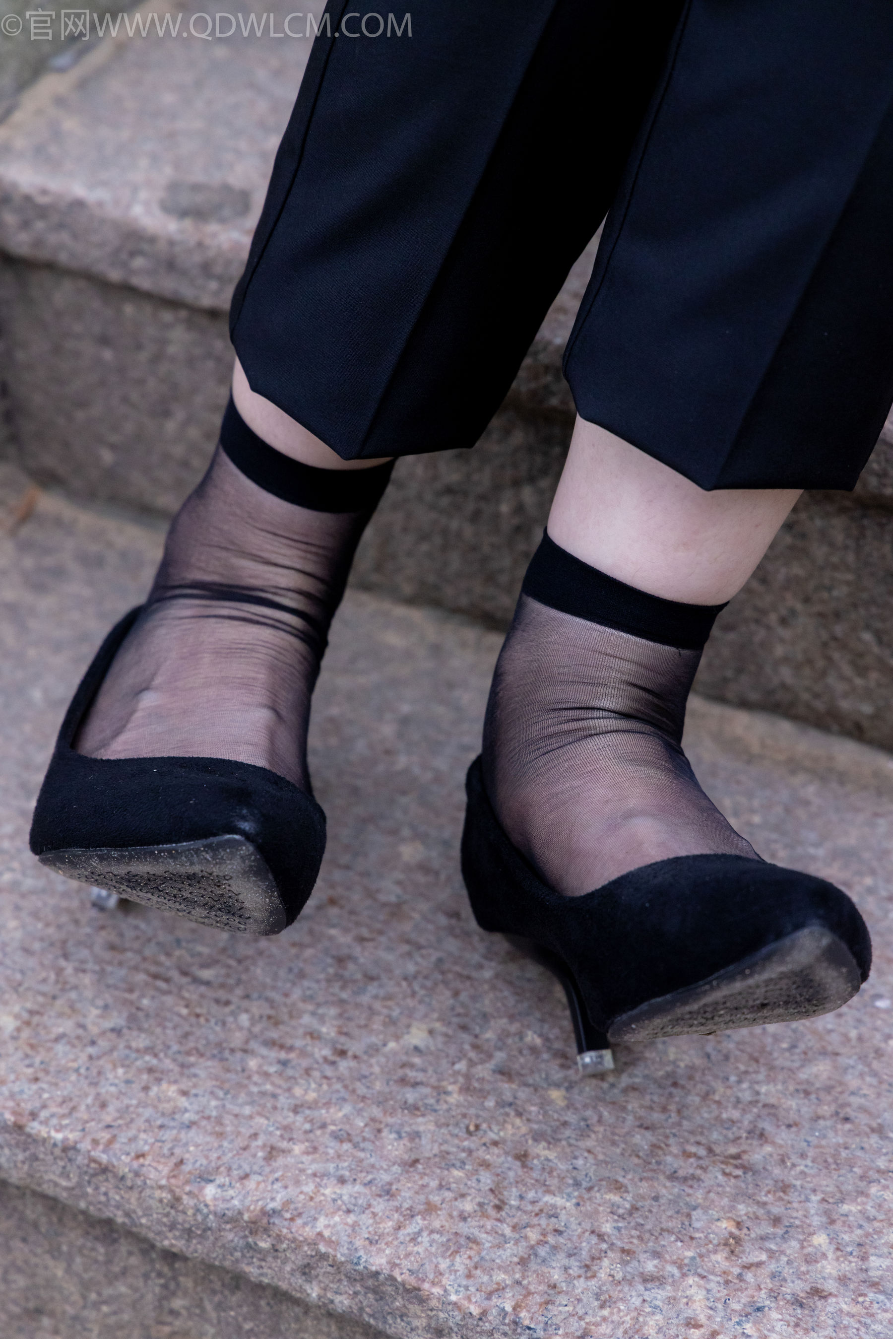 物恋传媒 No.2337 小酒 - 高跟鞋、短黑丝、短白丝