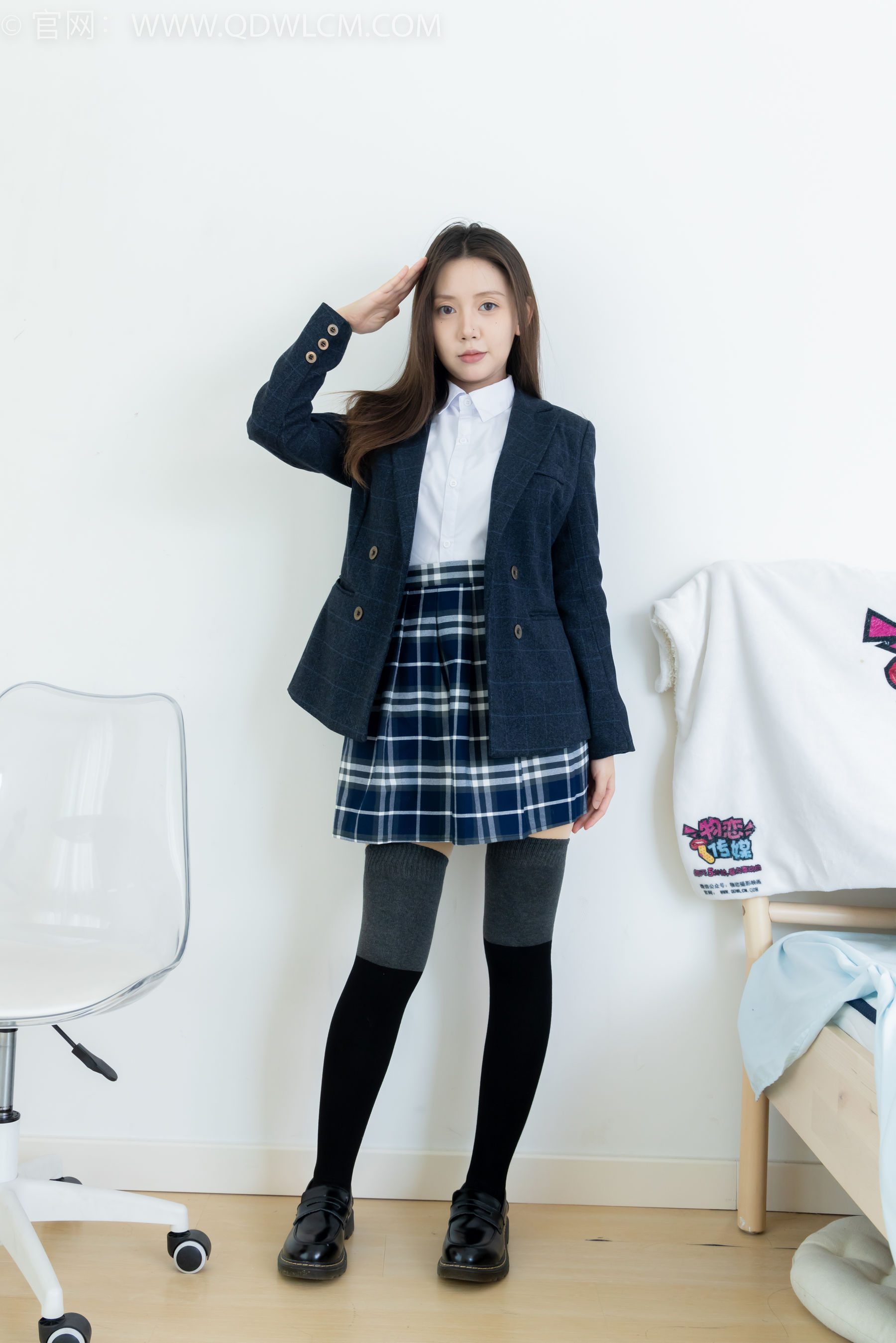 物恋传媒 No.2380 小曦 - jk制服、皮鞋、黑灰拼接过膝袜、厚肉丝