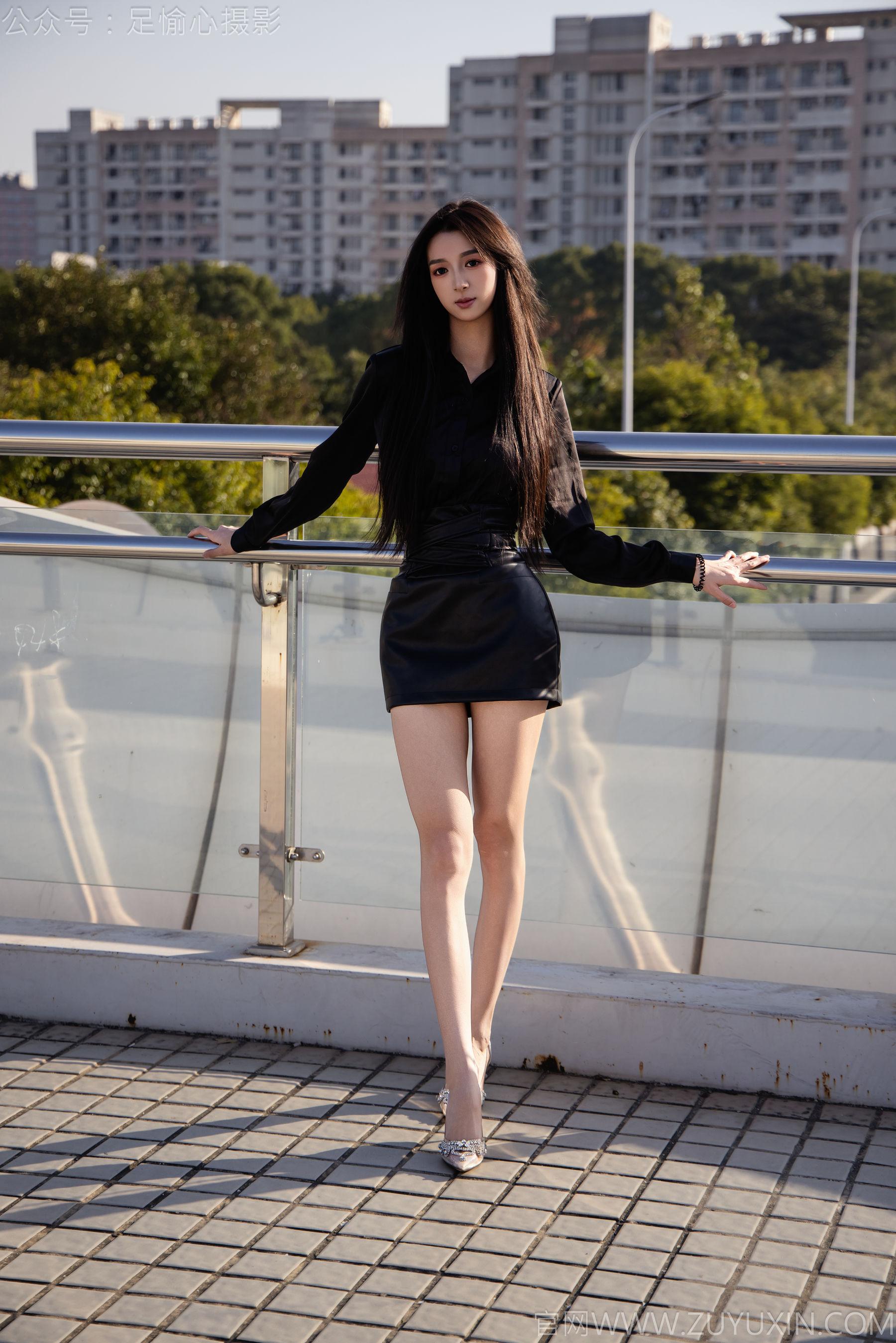 足愉心 No.020 云悦 （搭配：黑色衬衫、皮裙、高跟鞋、裸足）