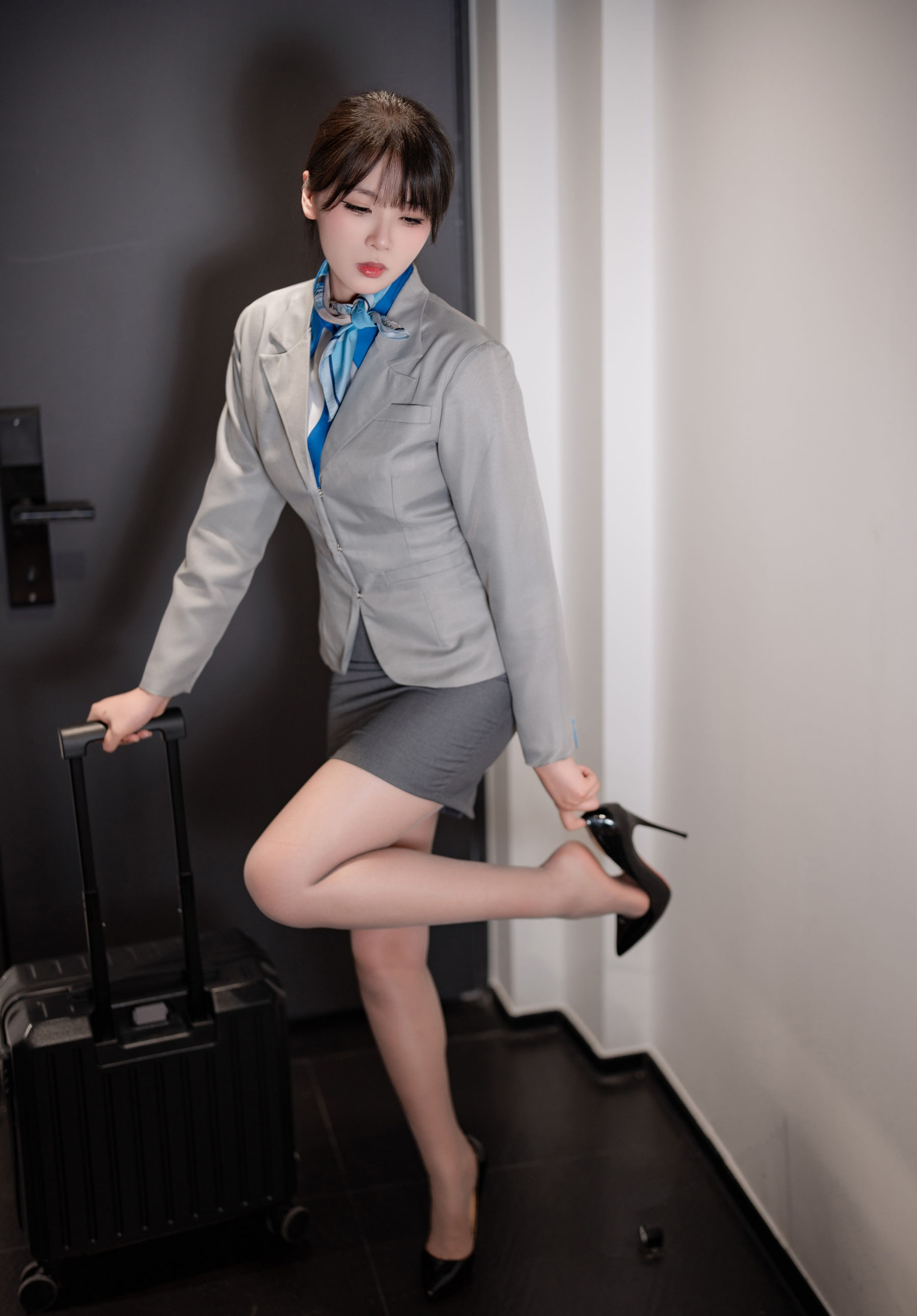 轩萧学姐 - 空姐室内灰丝
