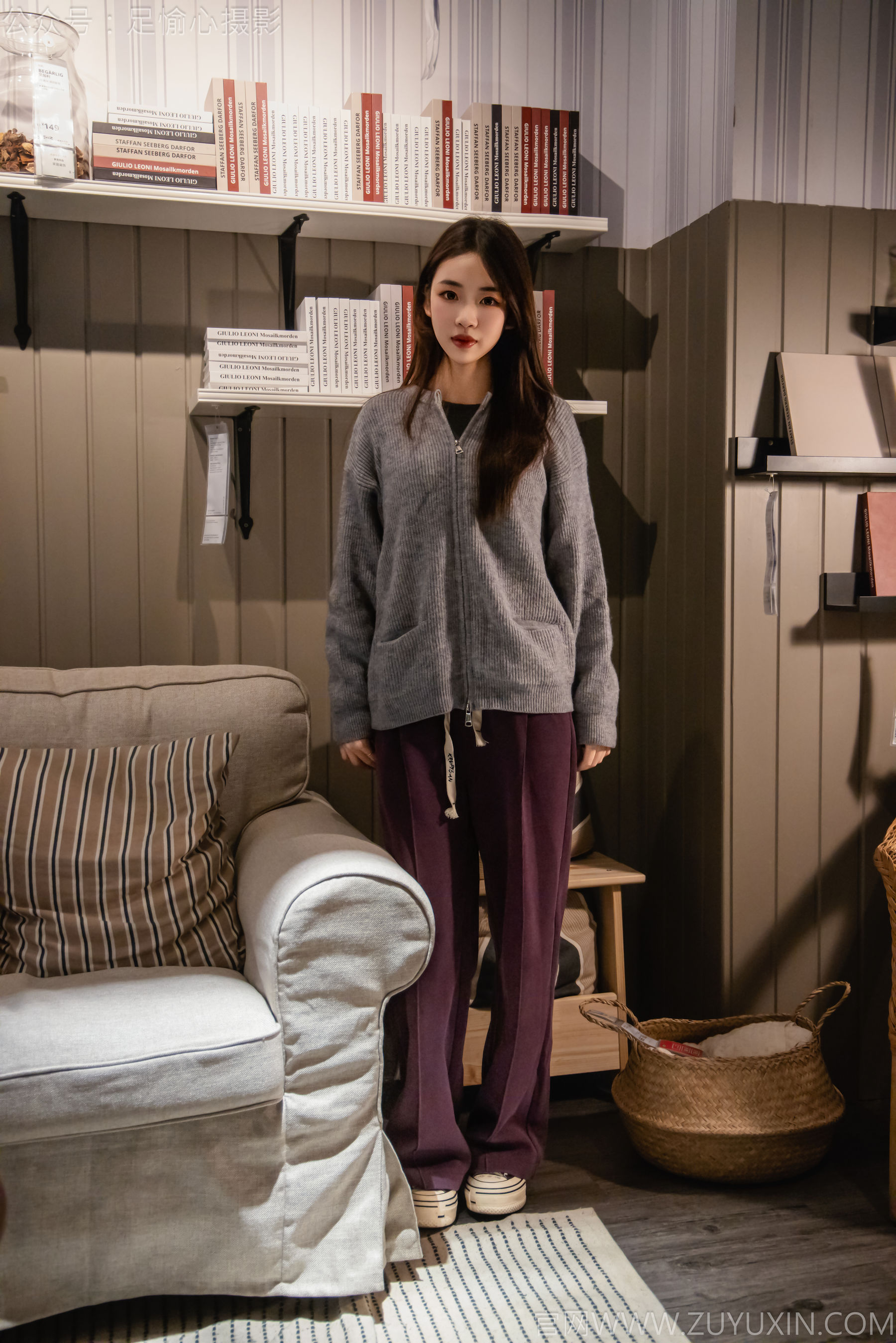 足愉心 No.016 软软 （搭配：灰色线套、紫色长裤、帆布鞋、卡通棉袜、裸足）