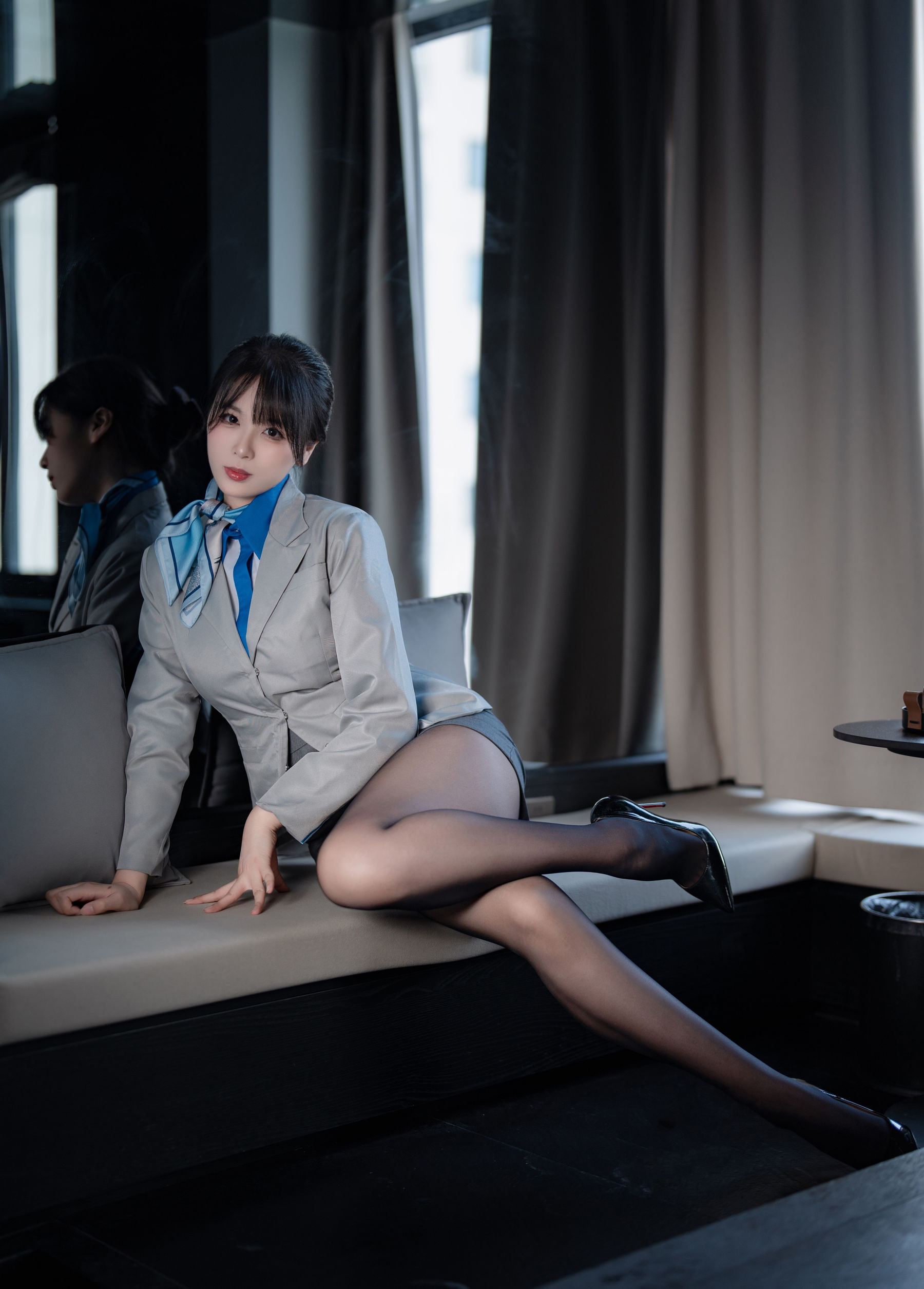 轩萧学姐 - 空姐室内黑丝