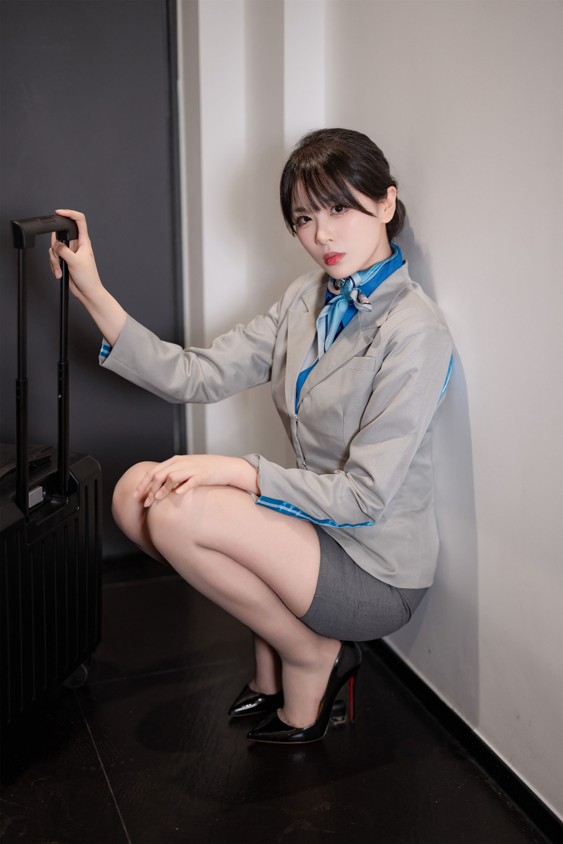 轩萧学姐 - 空姐室内灰丝