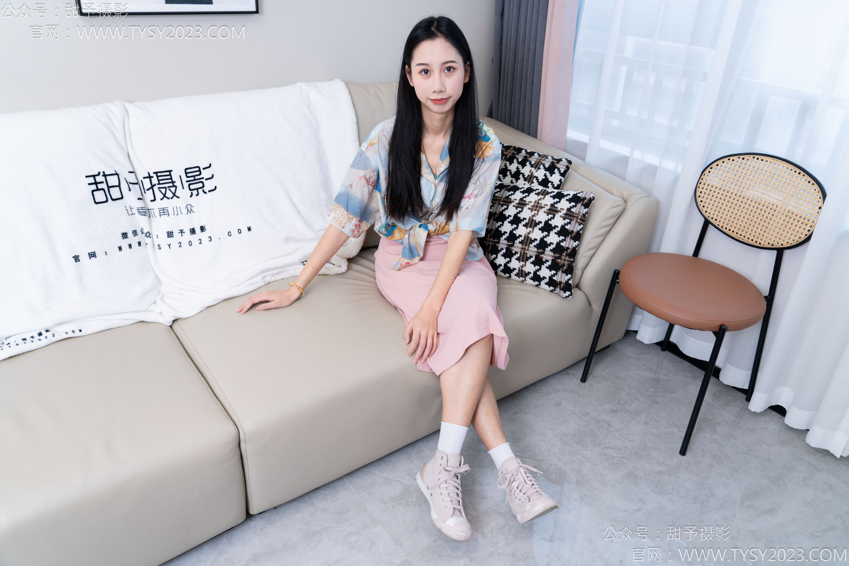 甜予摄影 No.186 娃娃 - 帆布鞋、白棉袜、裸足