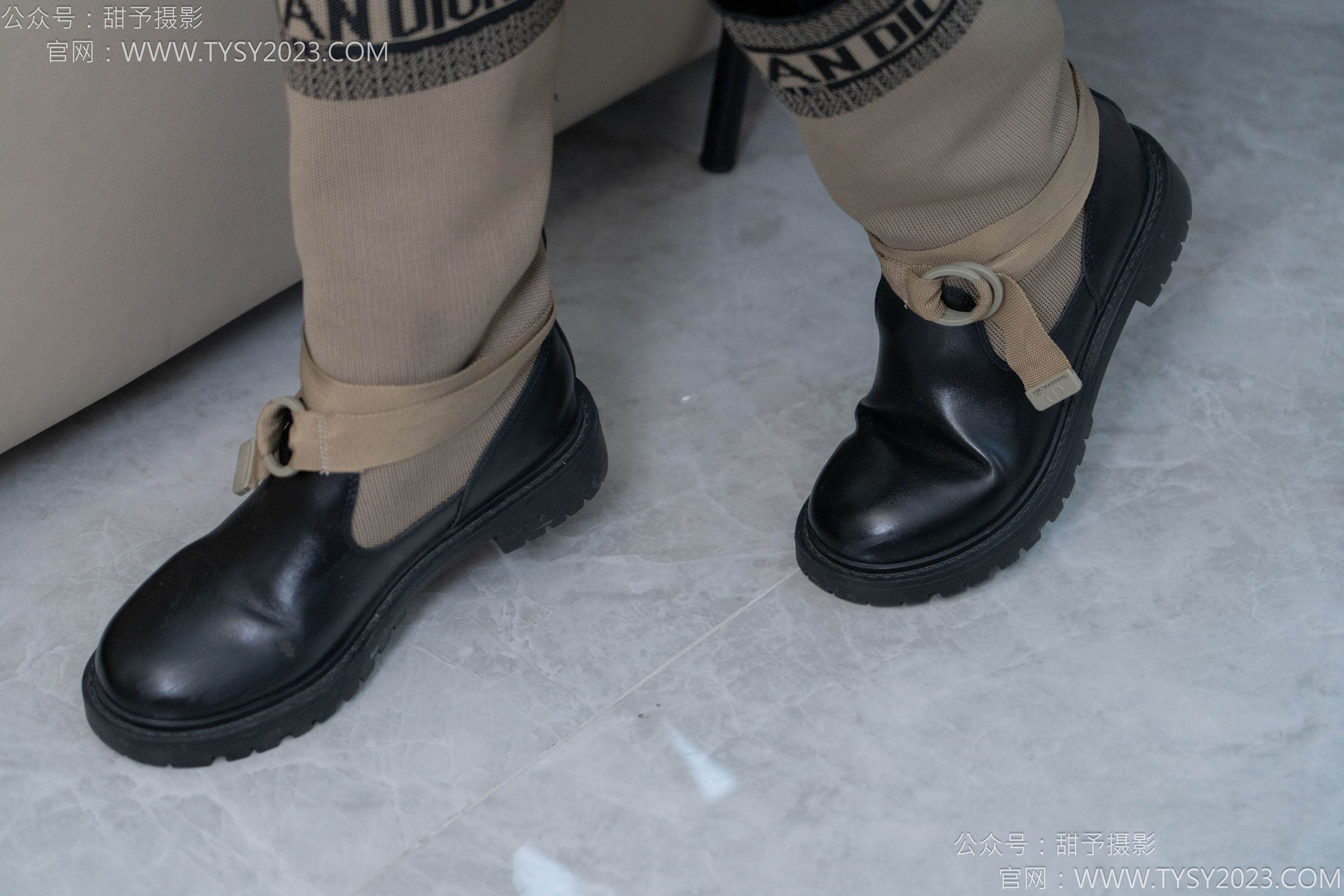 甜予摄影 No.155 咖啡豆 - 靴子、脏袜子、裸足