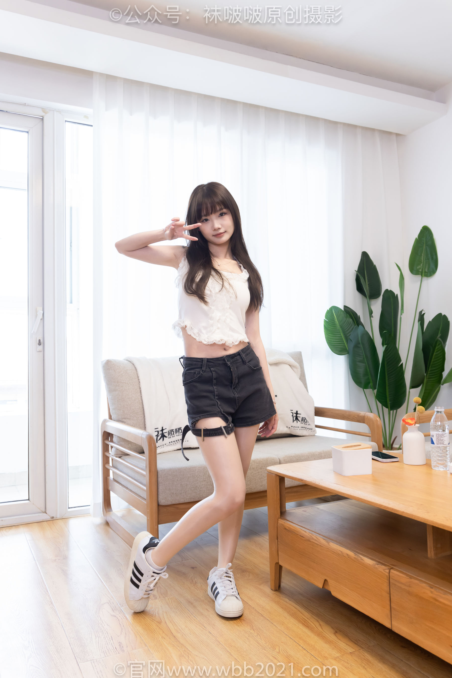 BoBoSocks袜啵啵 No.570 甜甜圈 - 板鞋、白棉袜、油亮肉丝