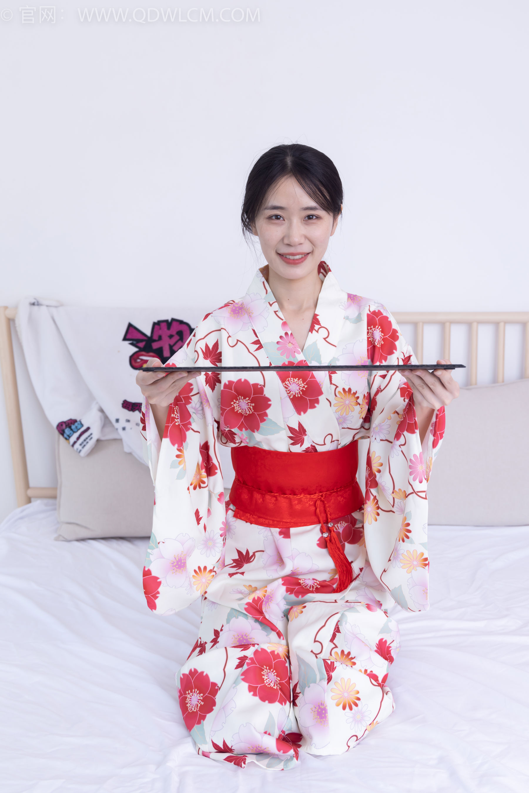 物恋传媒 No.2385 菜菜 - 木屐、短白丝、裸足、和服浴衣、裸足