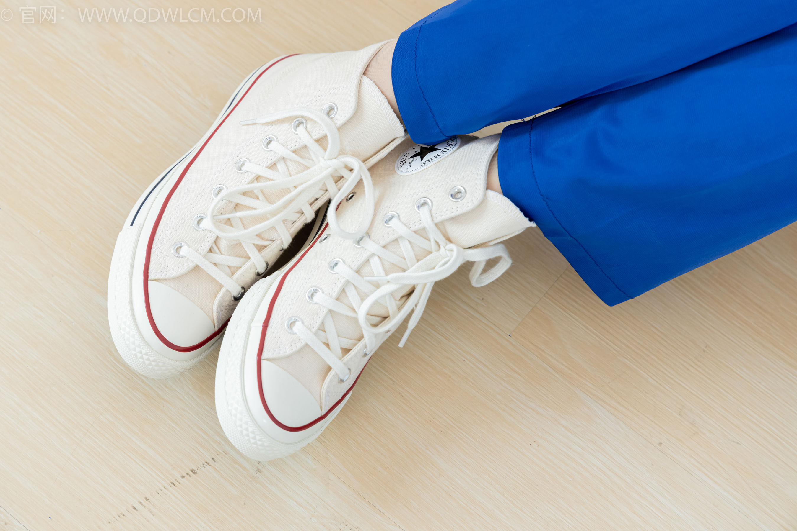 物恋传媒 No.2387 小夏 - 帆布鞋、白短棉袜、薄肉丝、校服