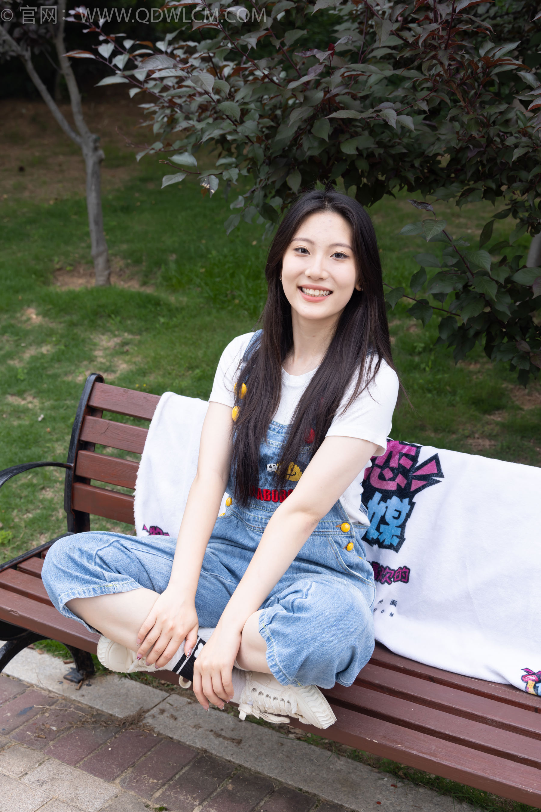 物恋传媒 No.2407 奶糖 - 帆布鞋、自然穿脏白棉袜、裸足