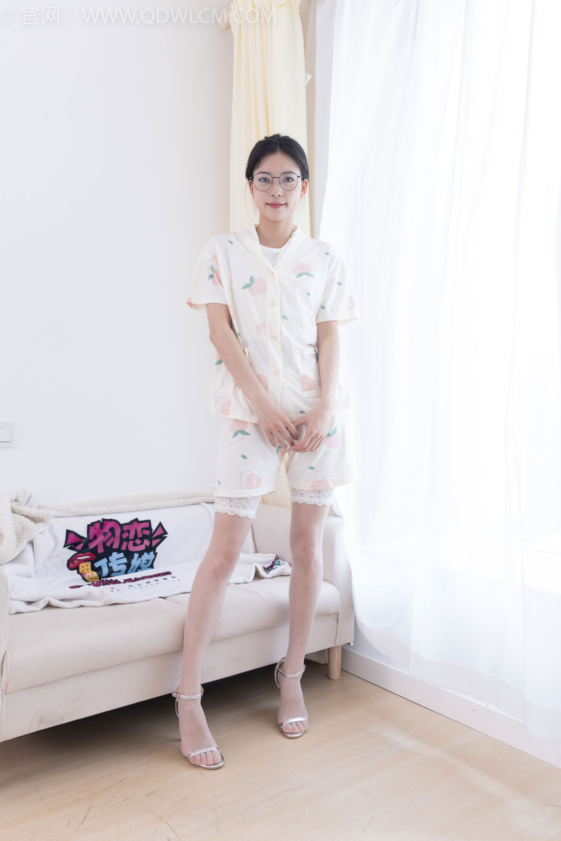 物恋传媒 No.2408 茯苓 - 高跟凉鞋、薄白丝