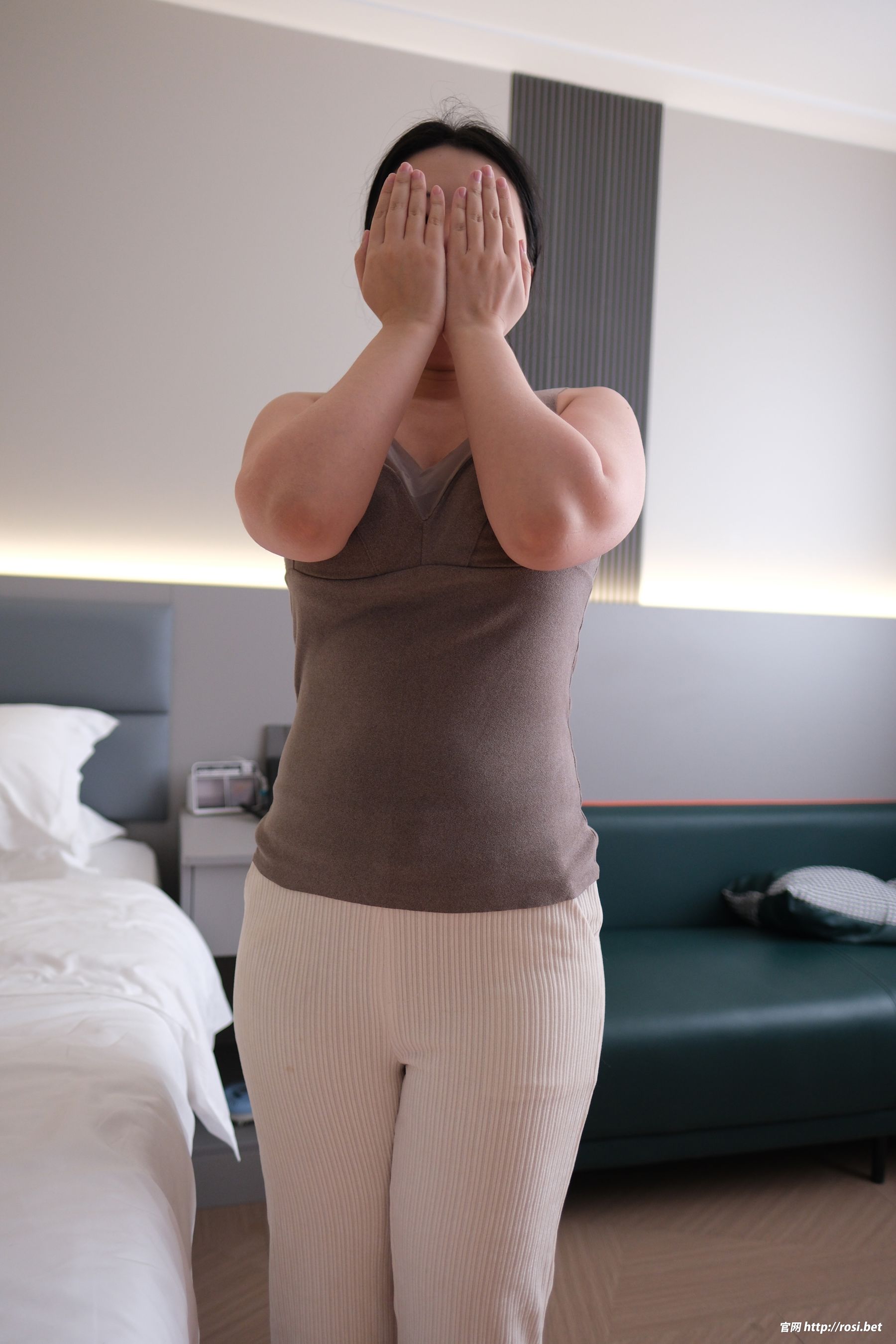 [ROSI写真] 2025.12.13 NO.5122