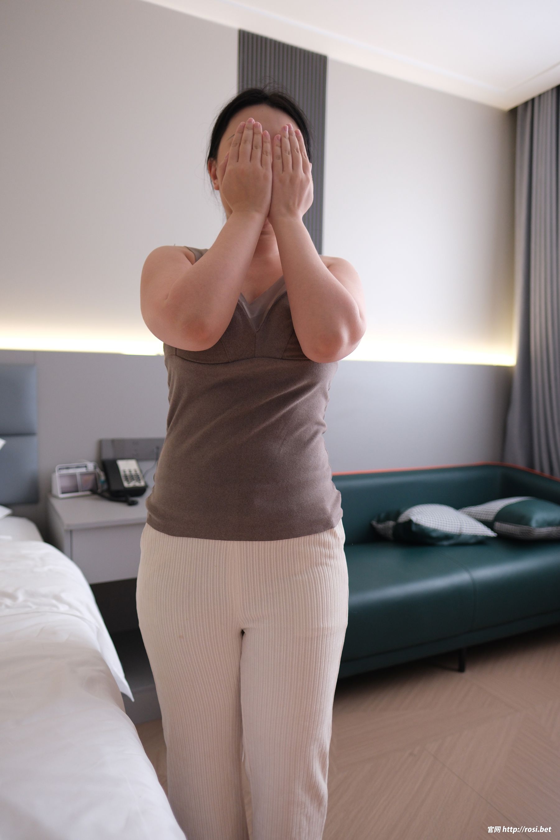 [ROSI写真] 2025.12.13 NO.5122