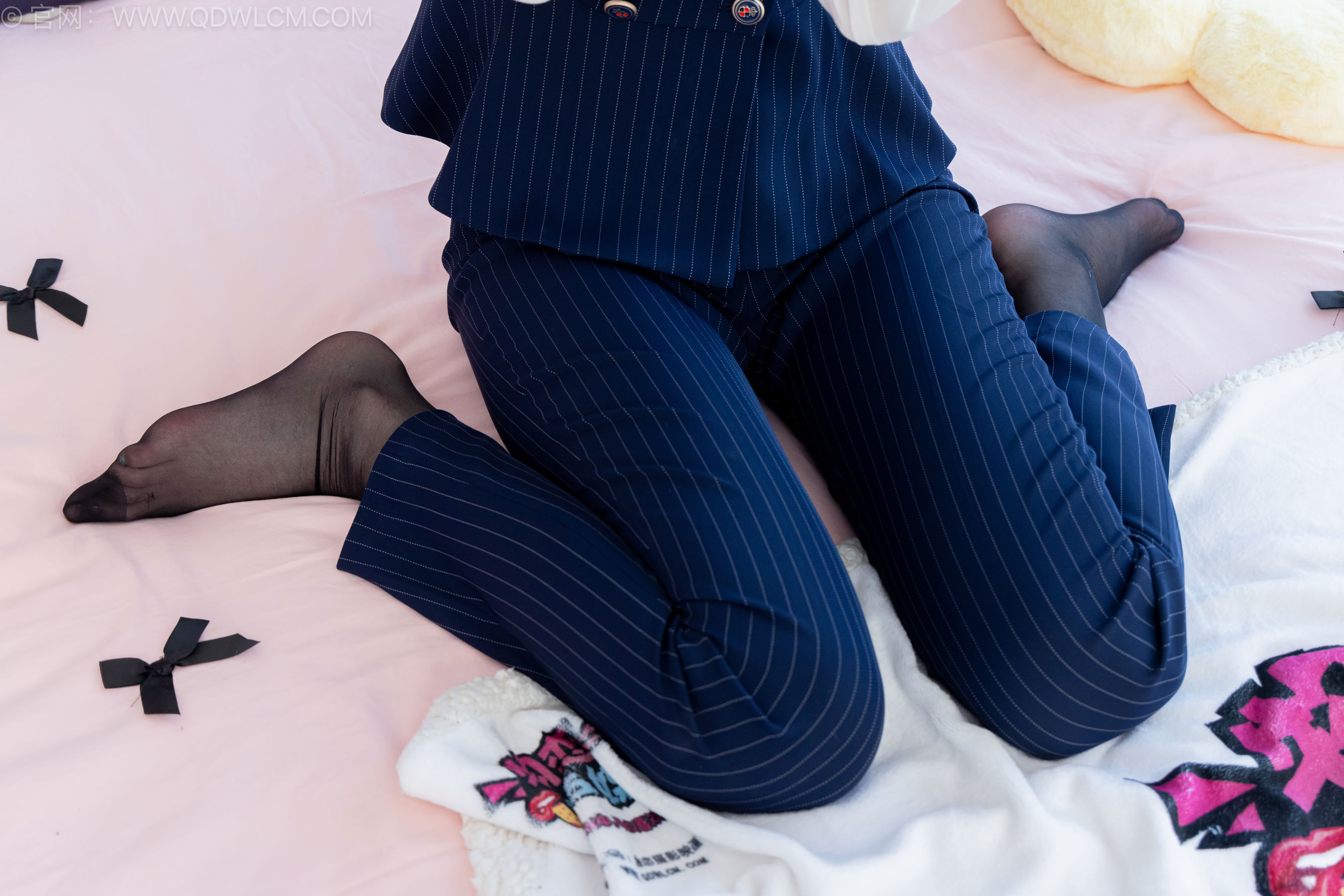 物恋传媒 No.2578 水蜜桃 - 高跟鞋、薄黑丝、银行制服、裤里丝