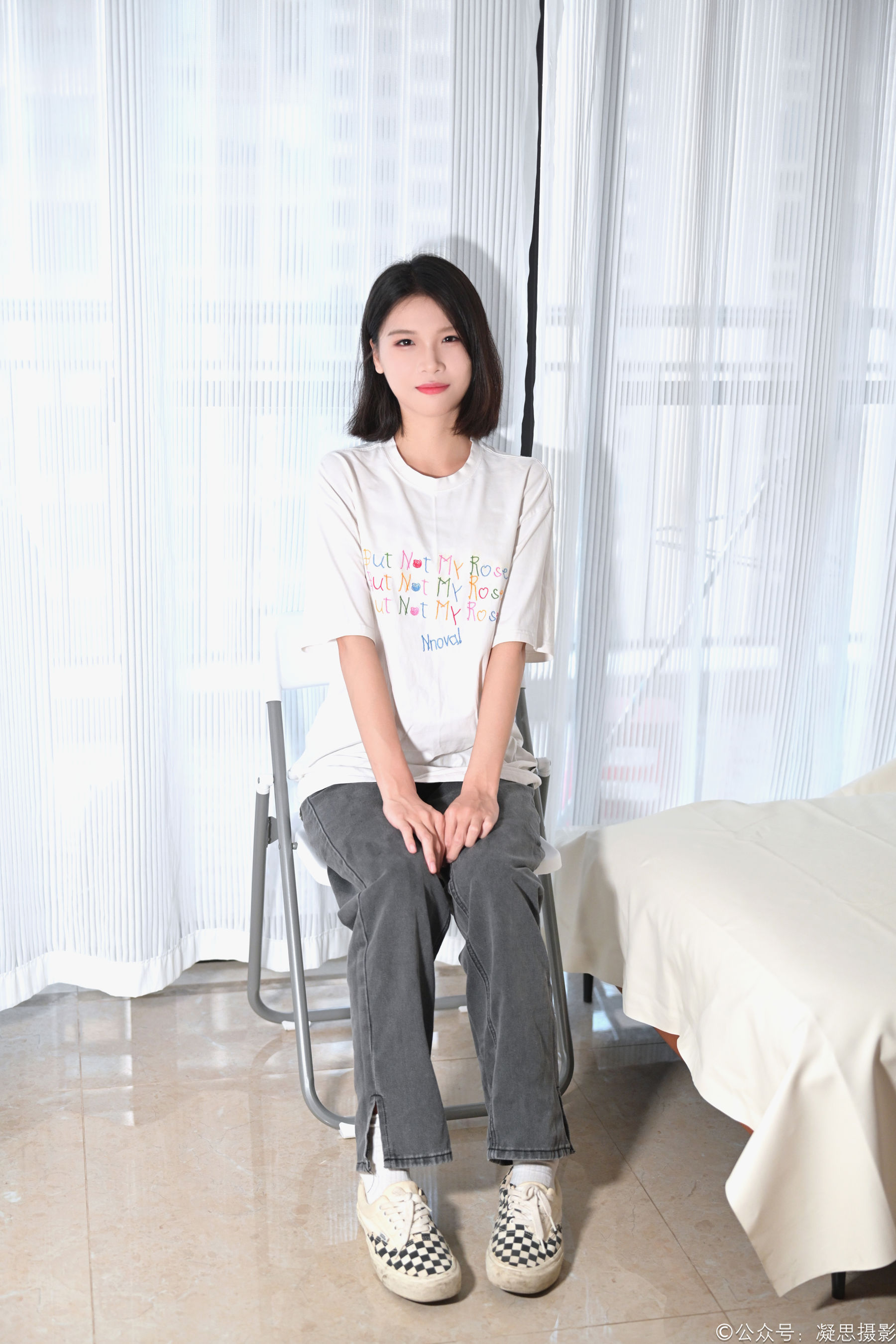 凝思摄影 No.042 小睿 - T恤、短白袜、平底鞋