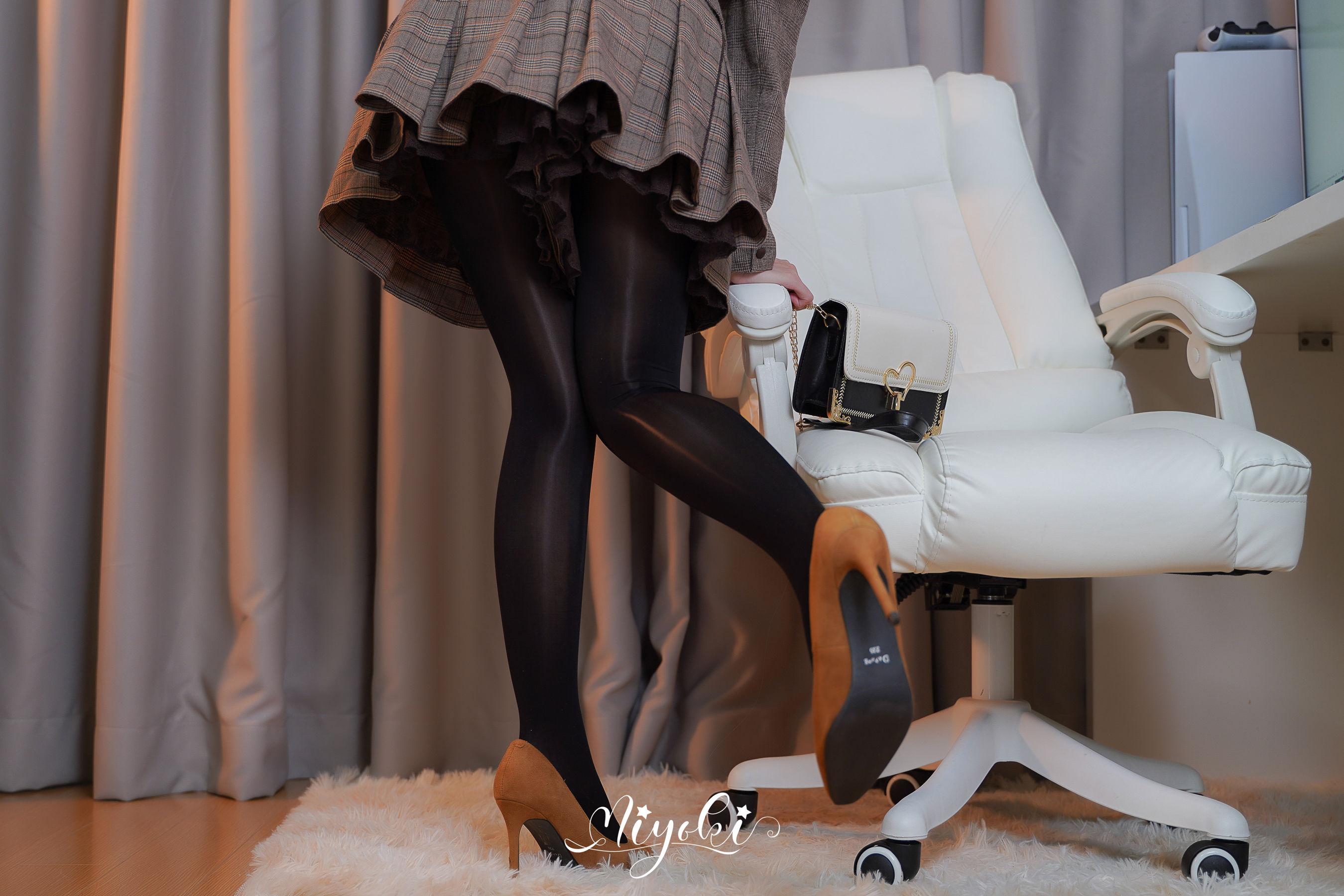 铃木美咲 福利 - 美人女教师想和我谈恋爱？骗人的吧！第二话