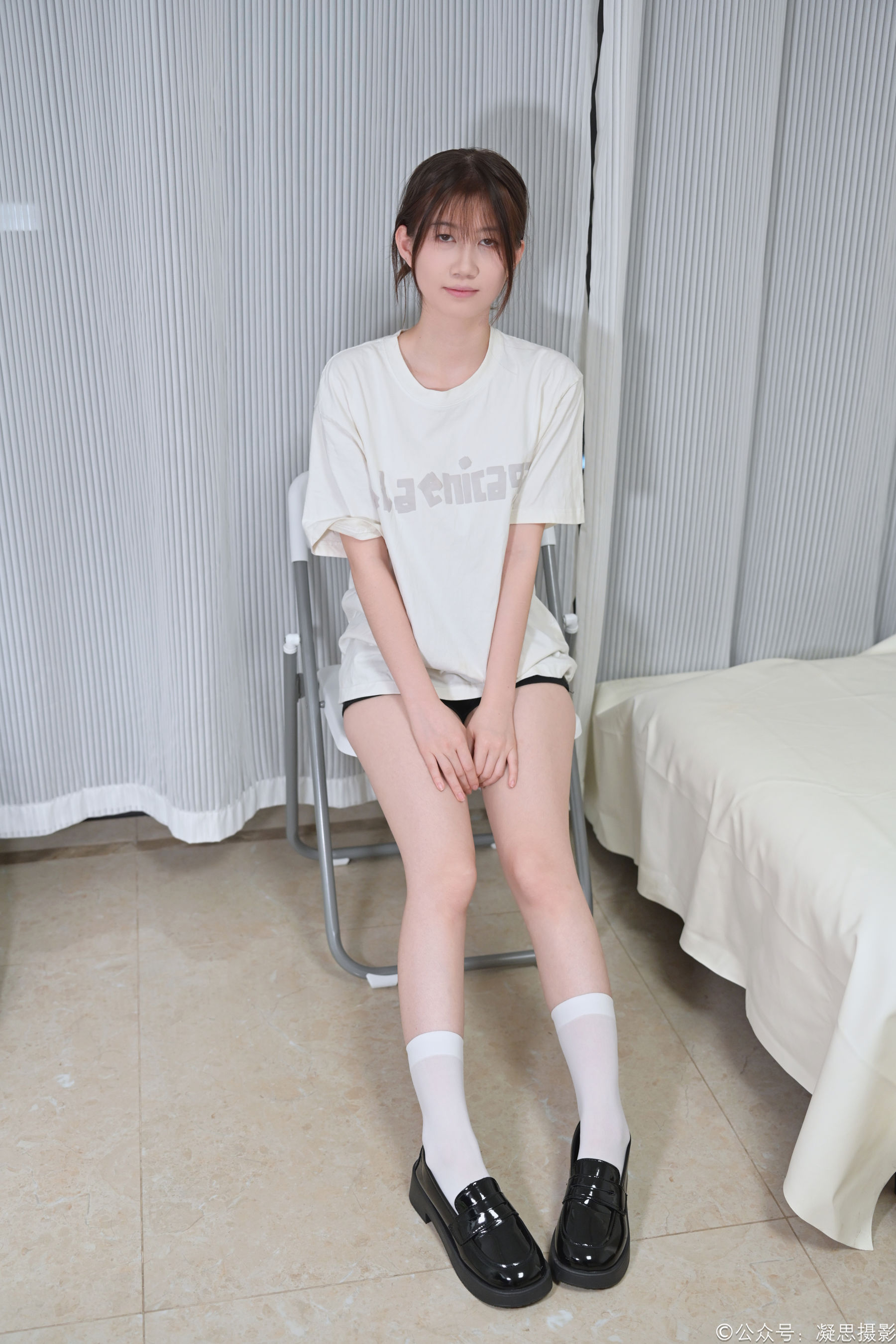 凝思摄影 No.054 小慧 - T恤、短白丝、小皮鞋