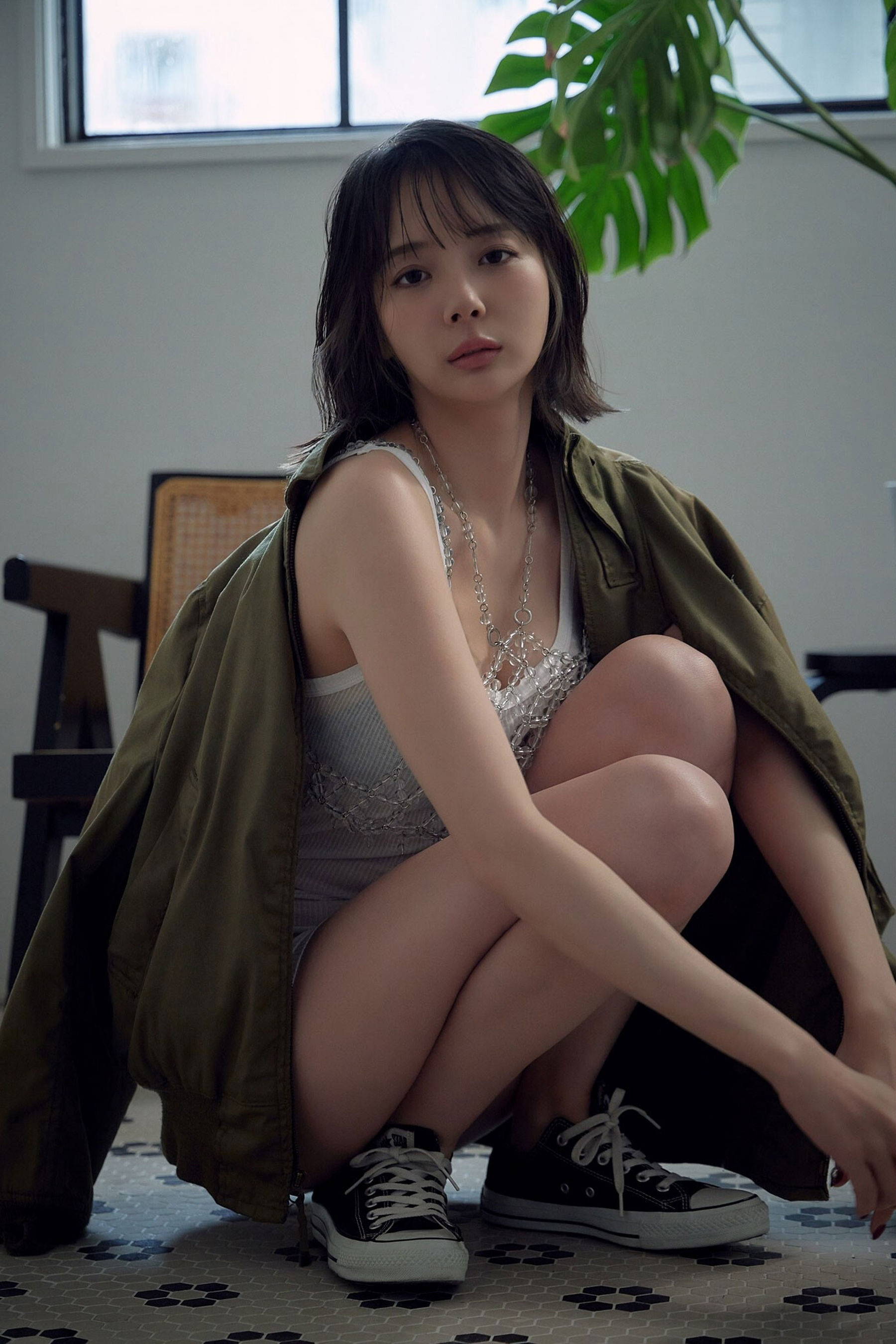 岡田紗佳 - 美脚輪舞曲