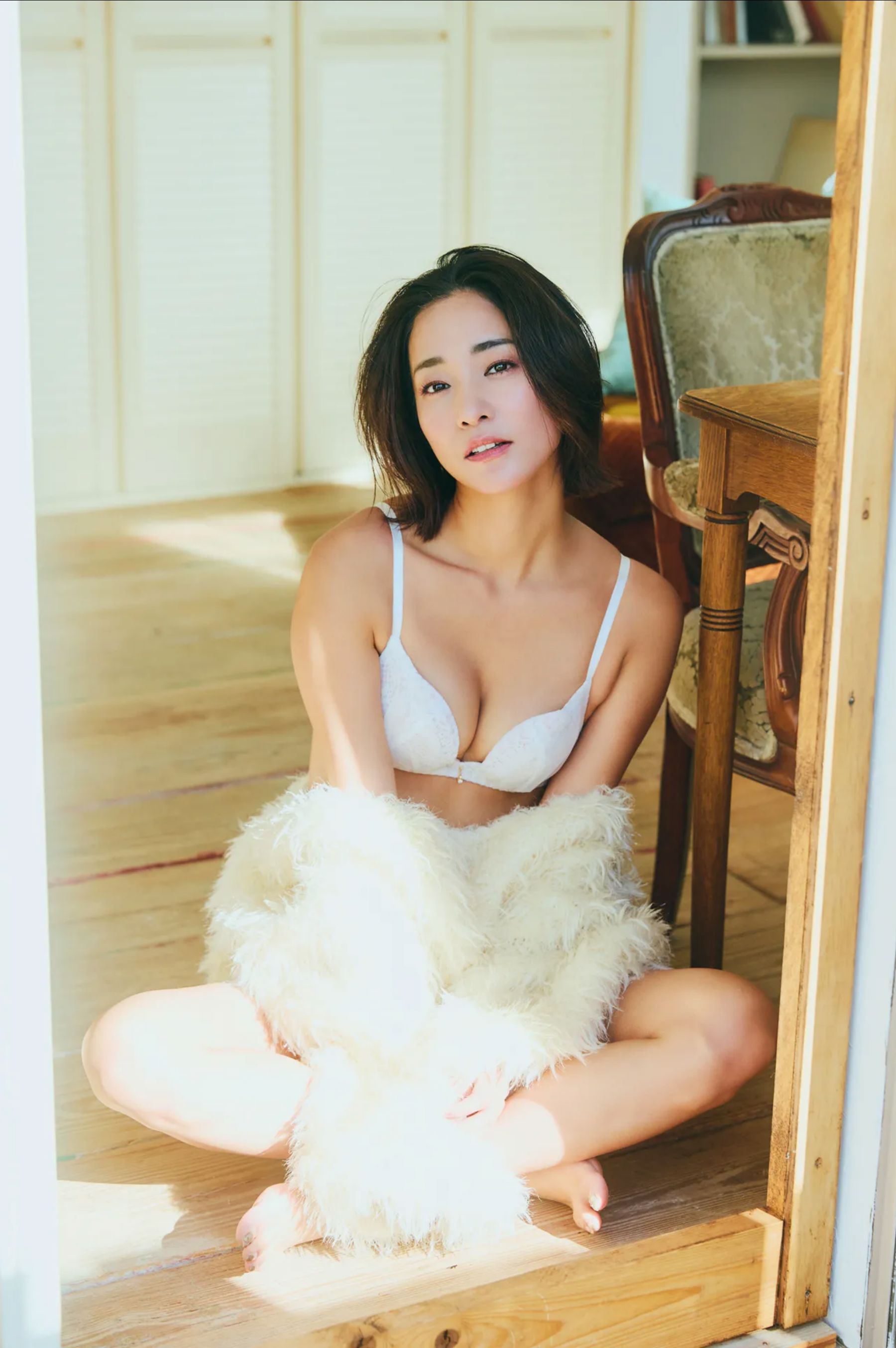 平川愛里菜 - 崖っぷちシングルマザーがグラビアデビュー