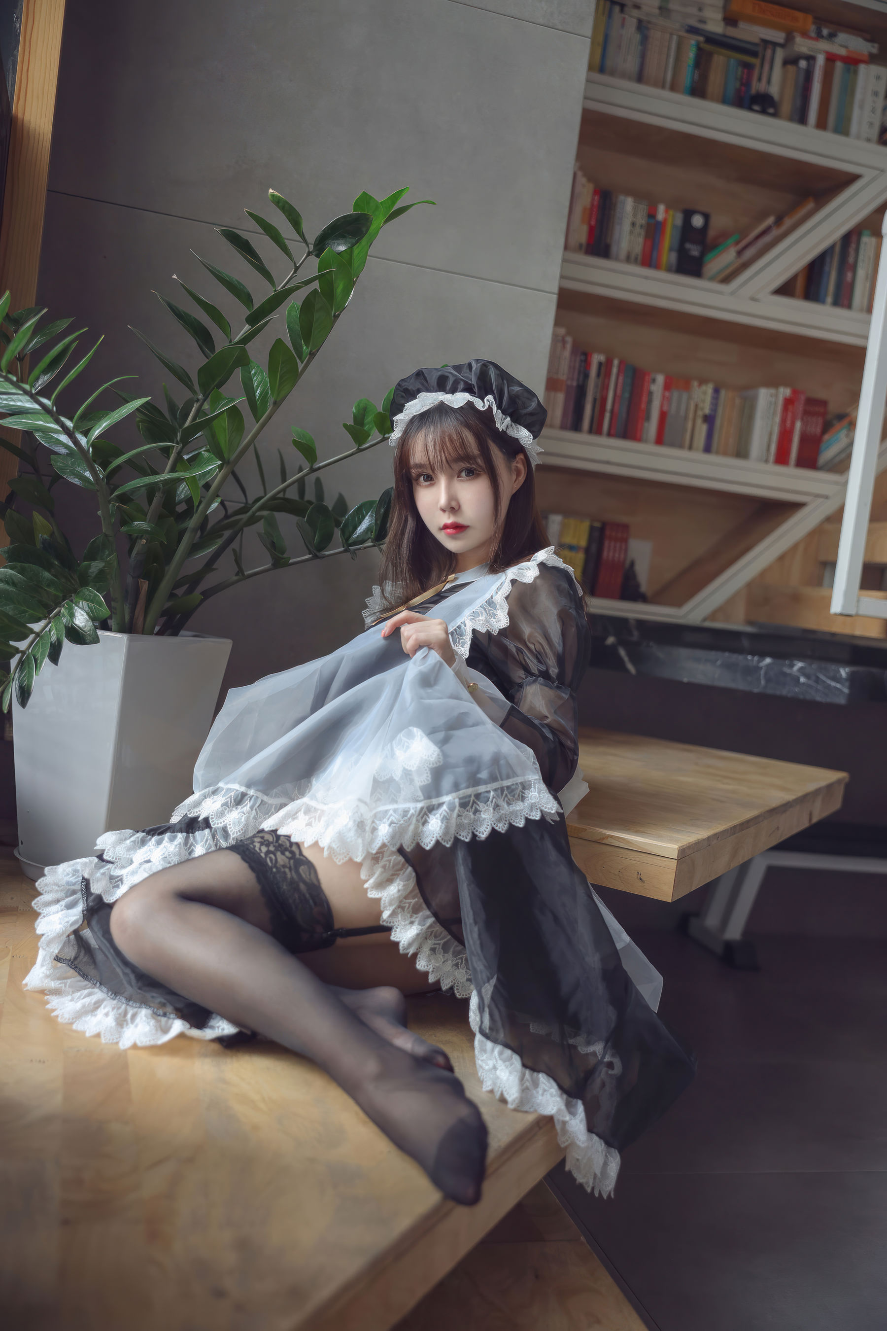 亚马逊鲶鱼 - 黑色透明女仆