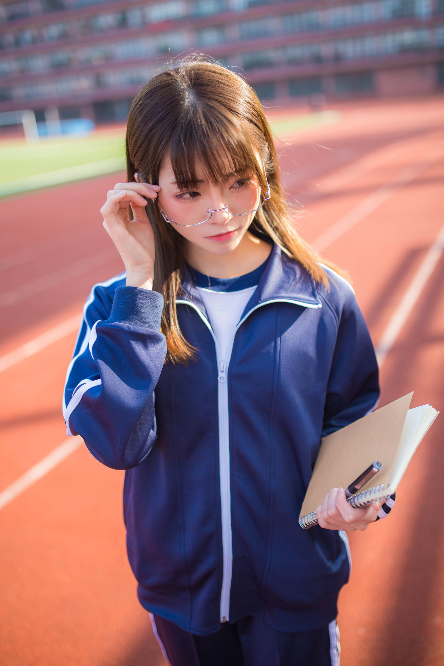 动漫博主Kitaro_绮太郎 蓝色运动服女孩