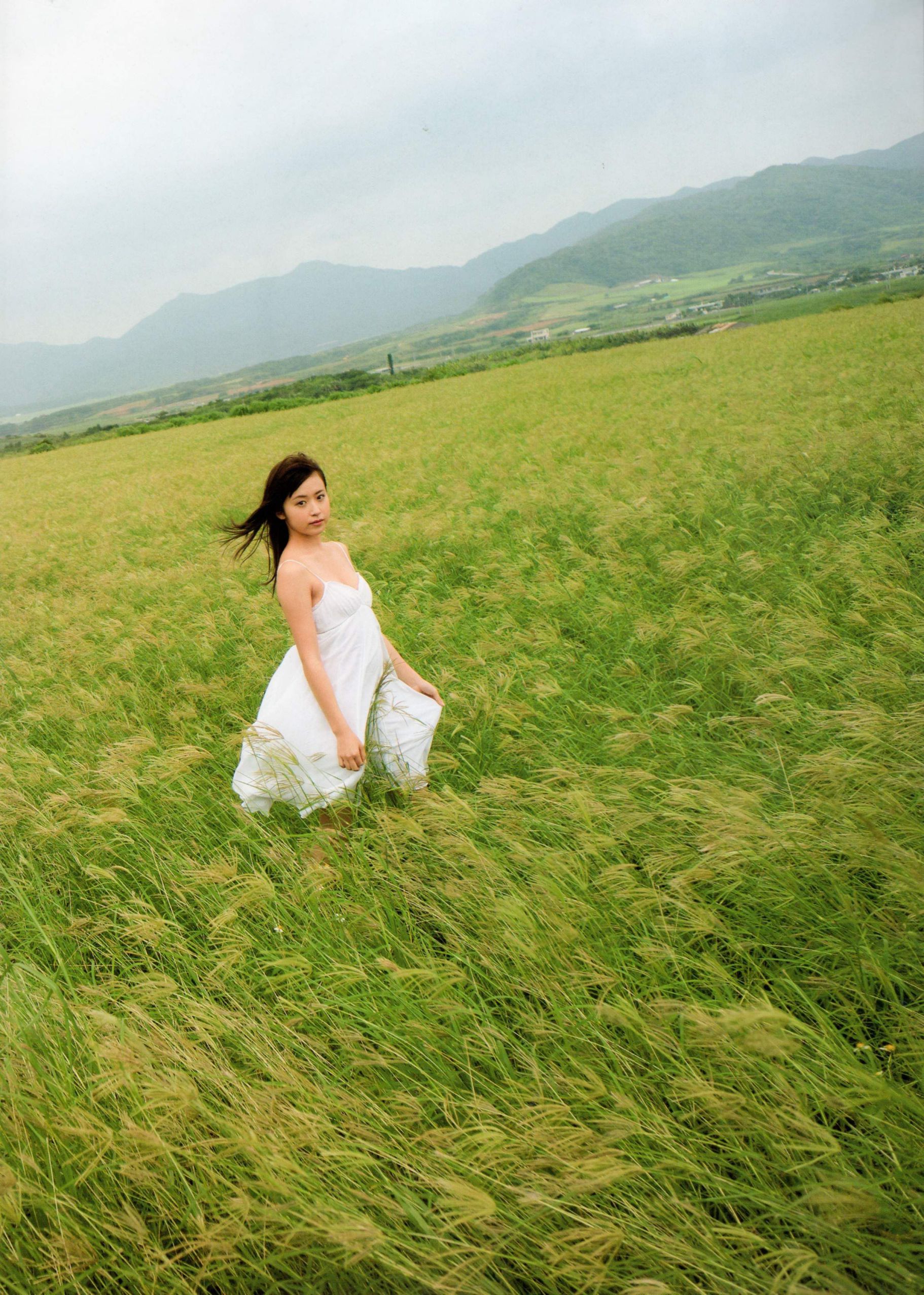 卫藤美彩《Color》 [PhotoBook] 