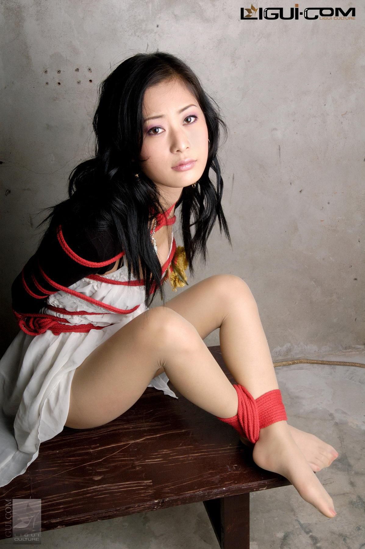 [丽柜美束LiGui] Model Saya《红绳捆绑》美腿玉足写真图片