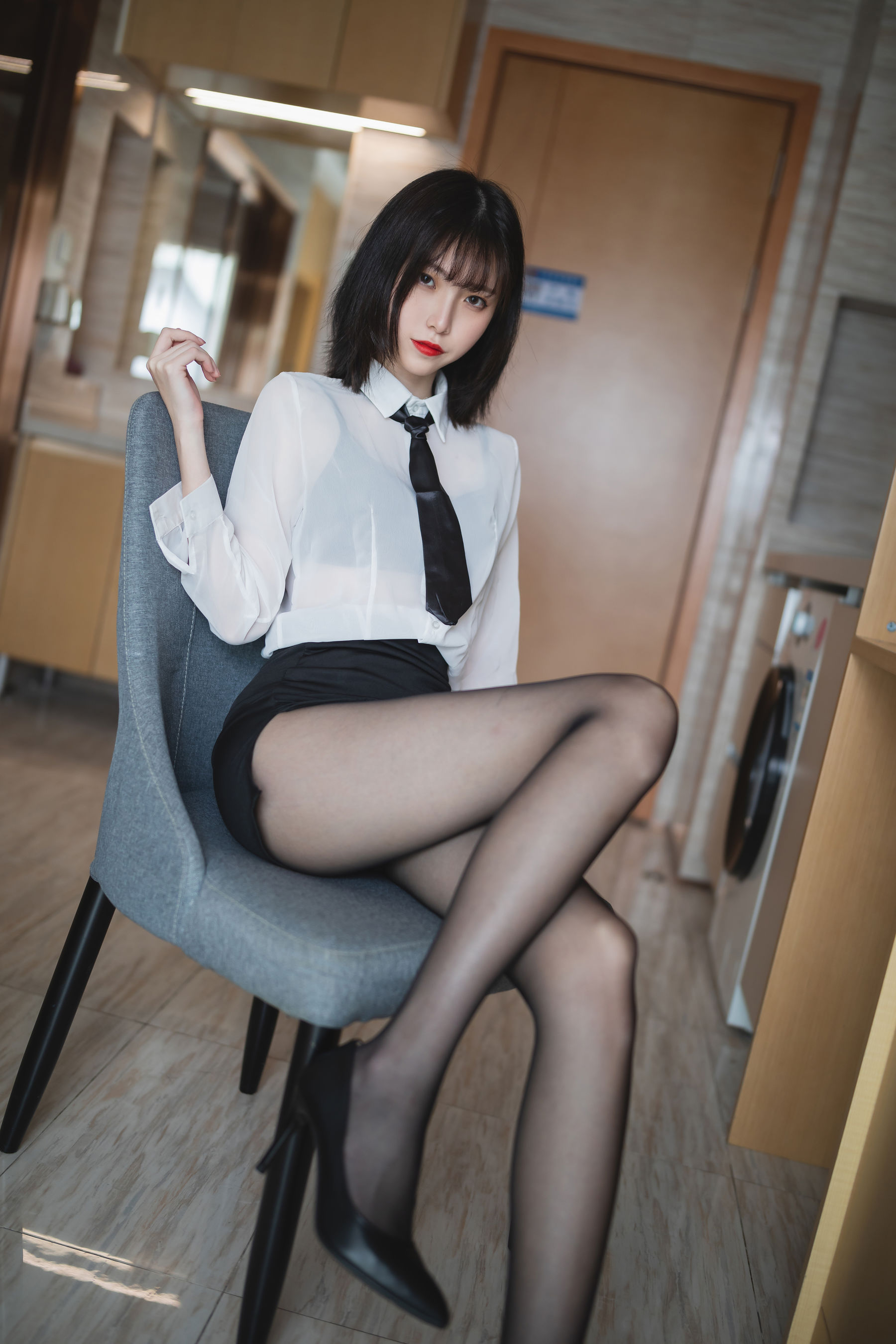 [福利COS] 许岚 - OL制服